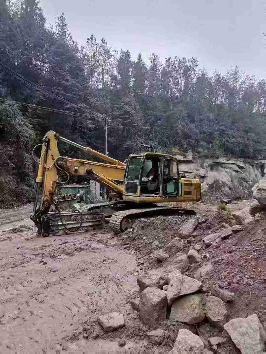 Used Komatsu PC220 Excavator 2018 Model / 3