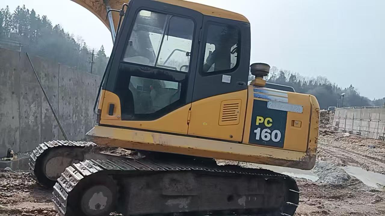 Used Komatsu PC130 Excavator 2014 Model / 4