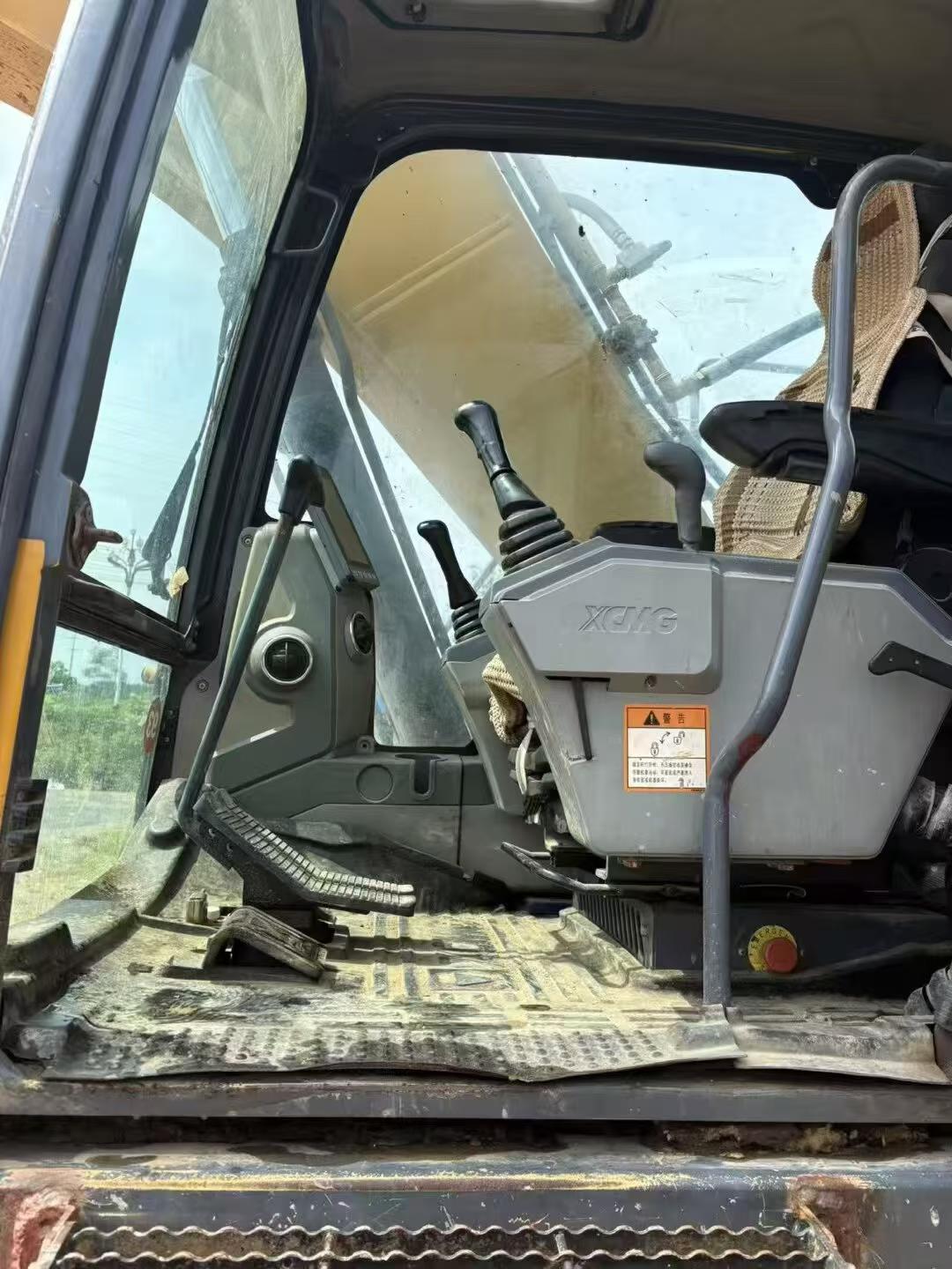 Used XCMG XE215 Excavator 2018 Model / 8