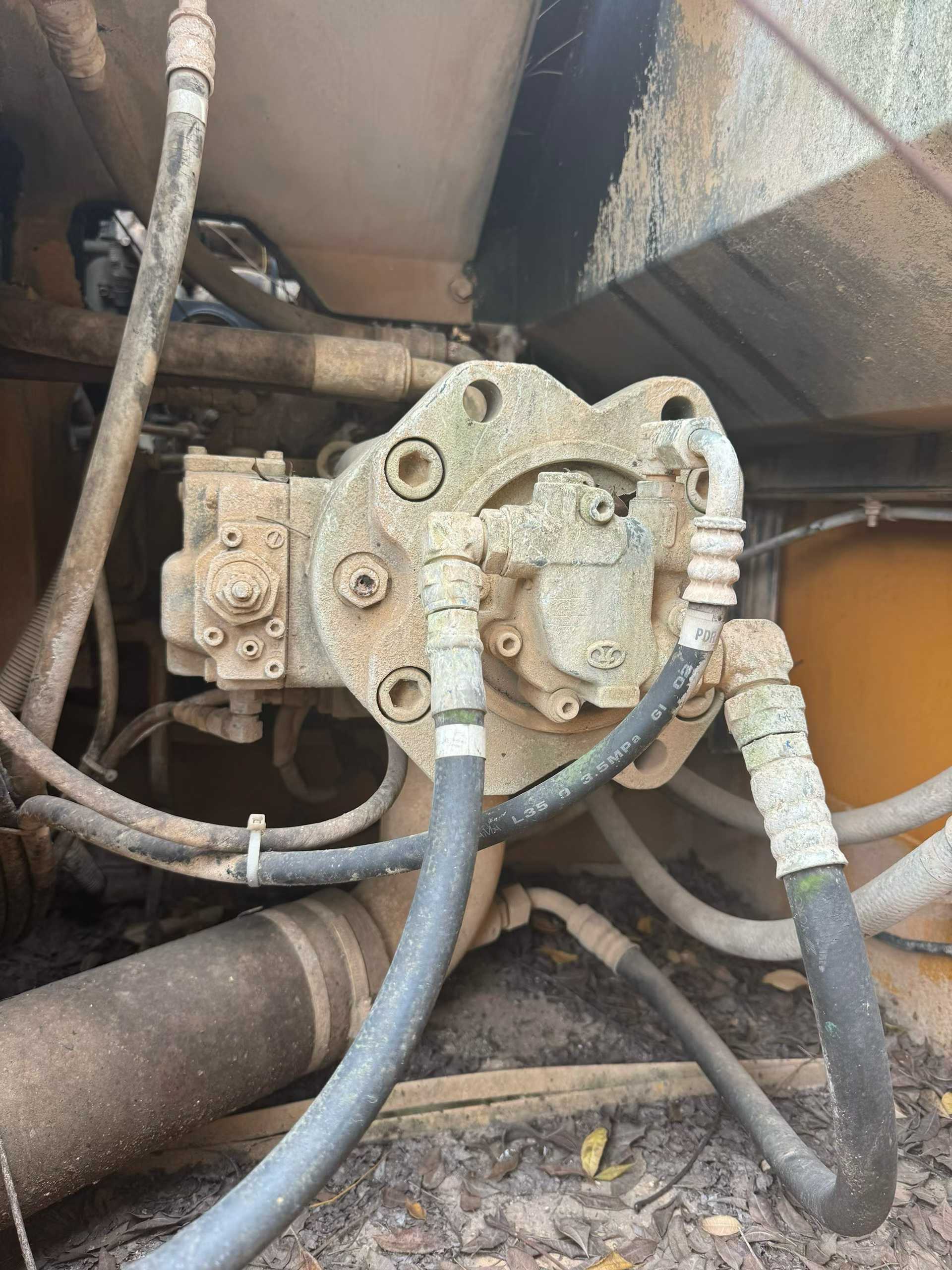 Used Kato HD820R Excavator 2016 Model / 8