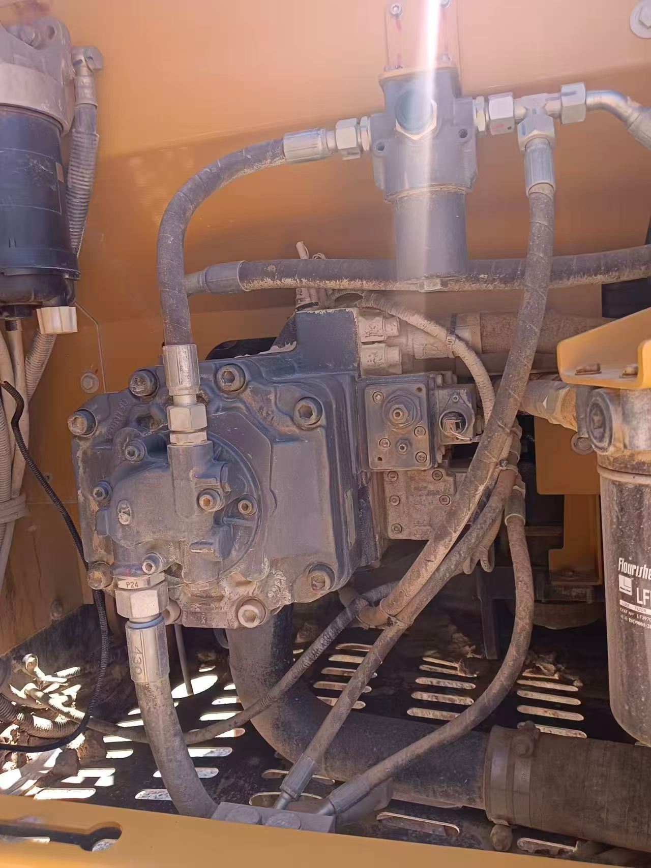 Used XCMG XE205GH Excavator 2020 Model / 3