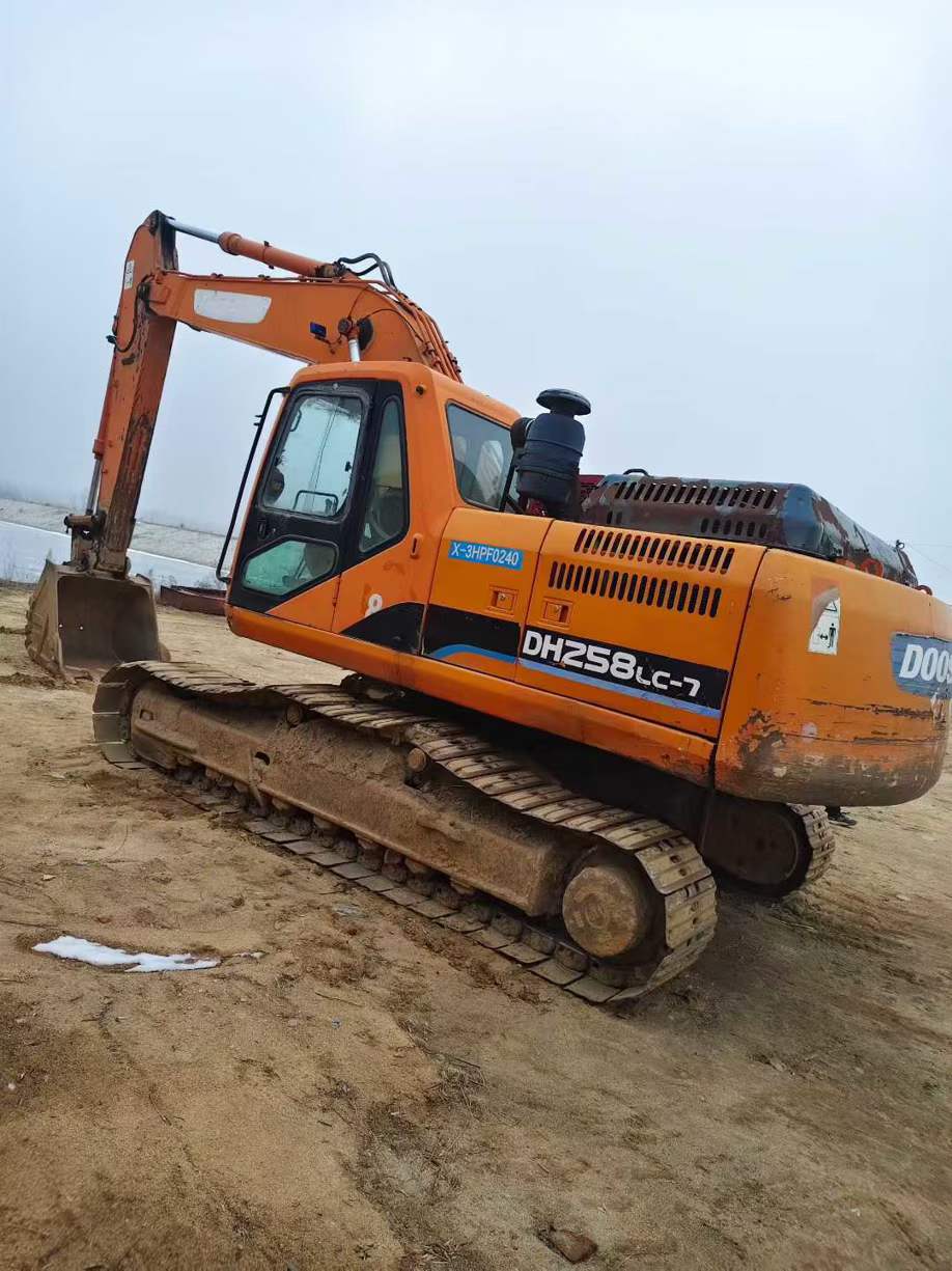 Used Doosan  DL507-9C Excavator 2016 Model / 3