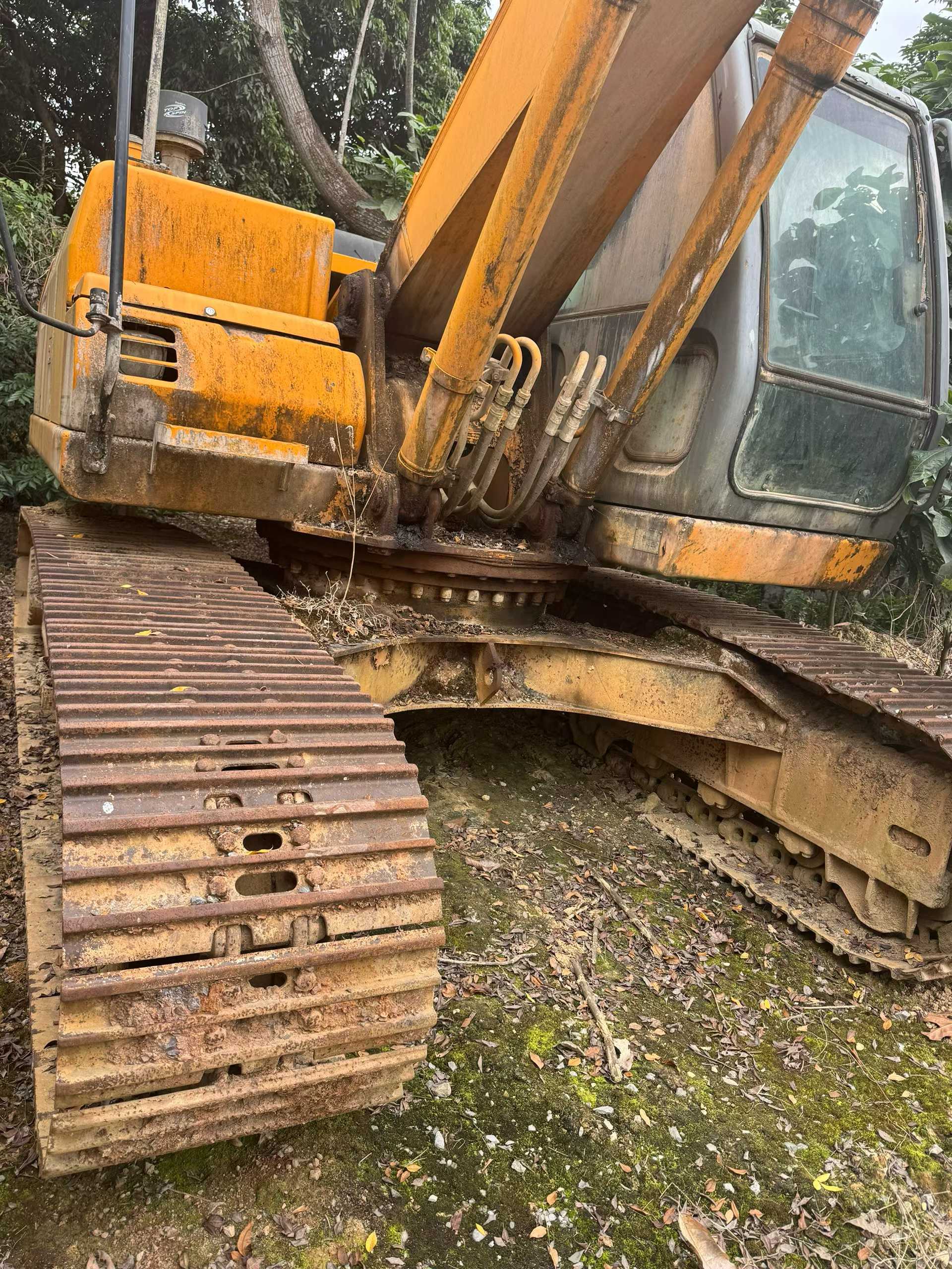 Used Kato HD820R Excavator 2016 Model / 6