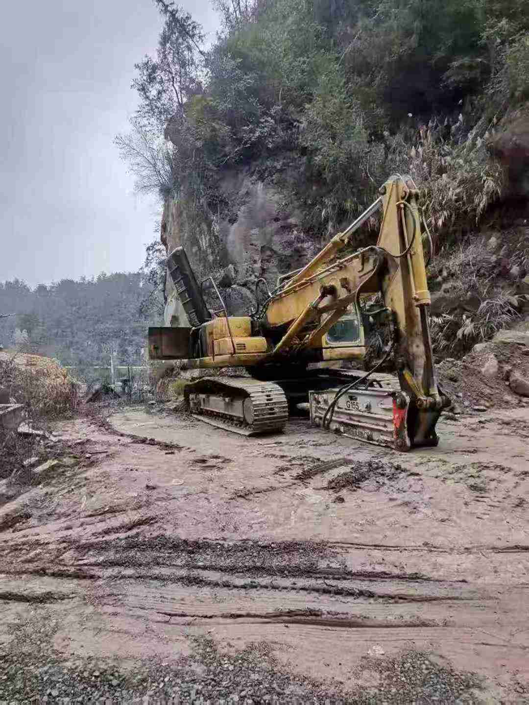 Used Komatsu PC220 Excavator 2018 Model / 4