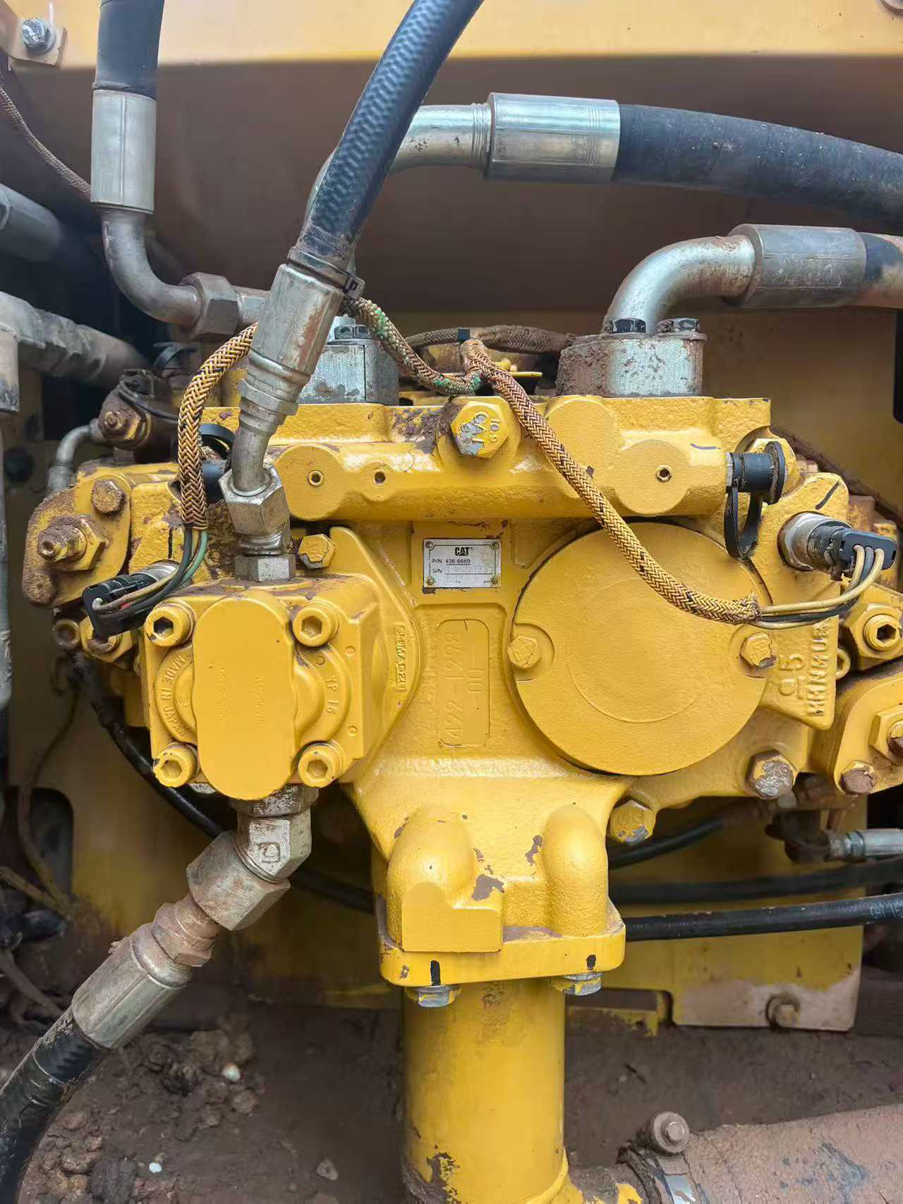 Used Caterpillar 323 Excavator 2015 Model / 4