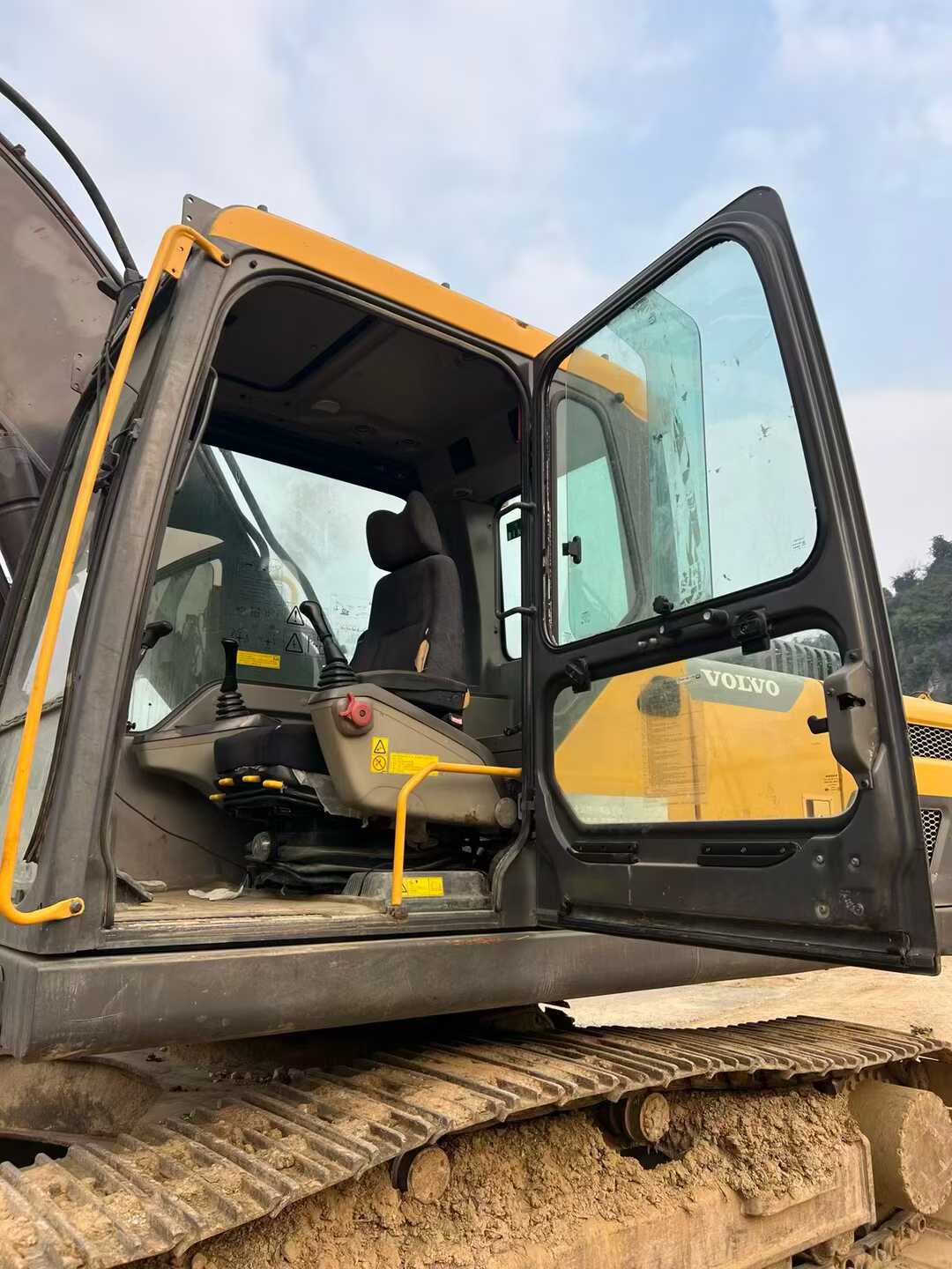 Used Volvo EW210C Excavator 2018 Model / 8