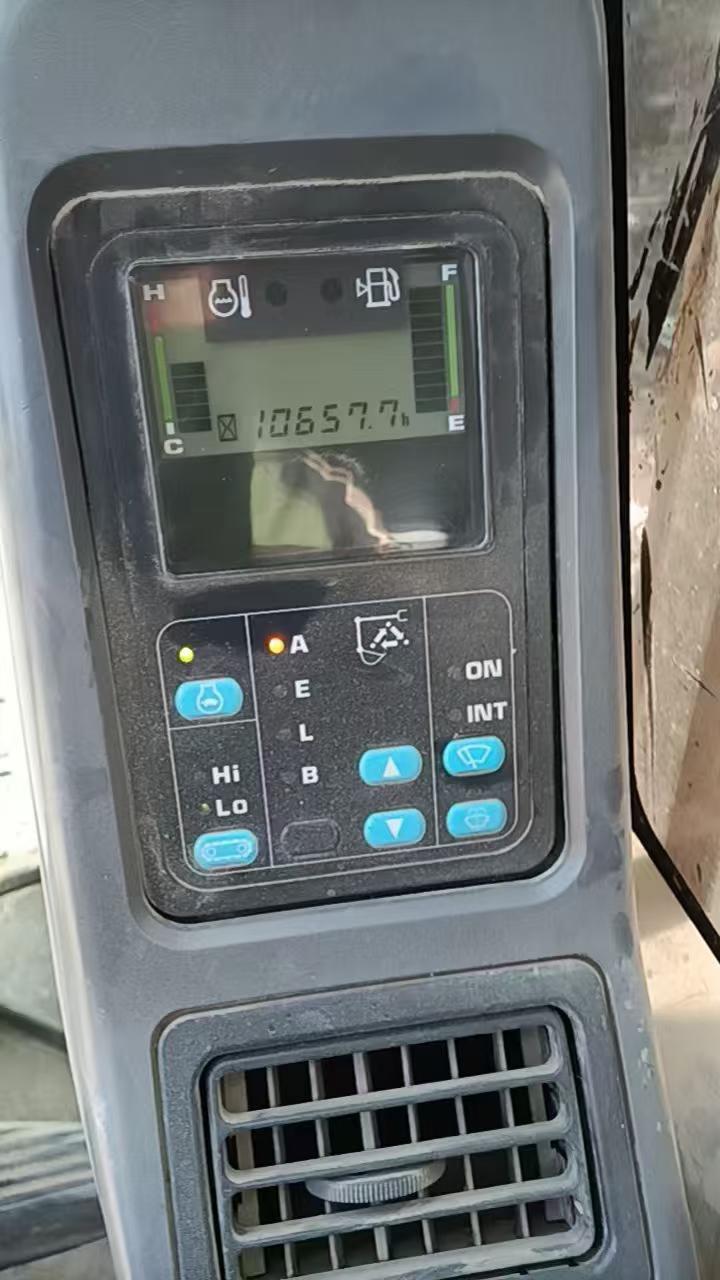 Used Komatsu PC130 Excavator 2014 Model / 3