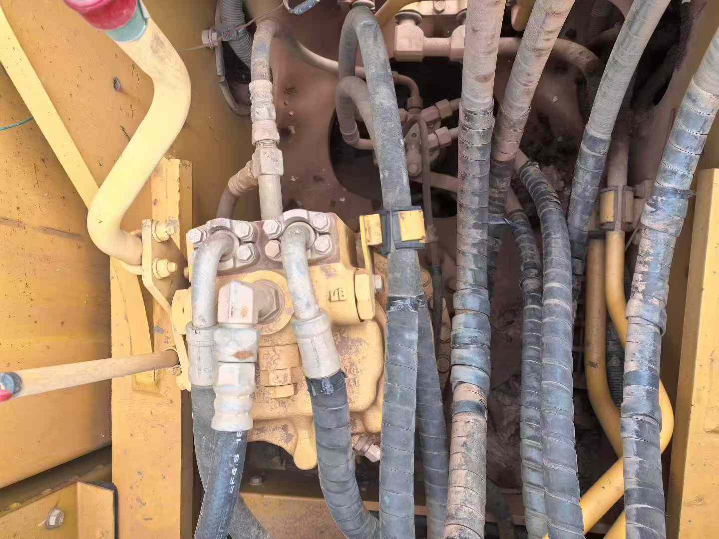 Used Komatsu PC220-8M0 Excavator 2018 Model / 5