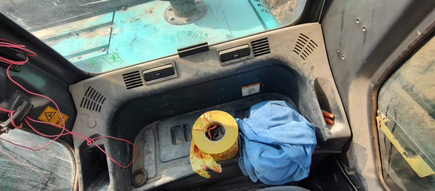 Used Kobelco SK200 Excavator 2011 Model / 8