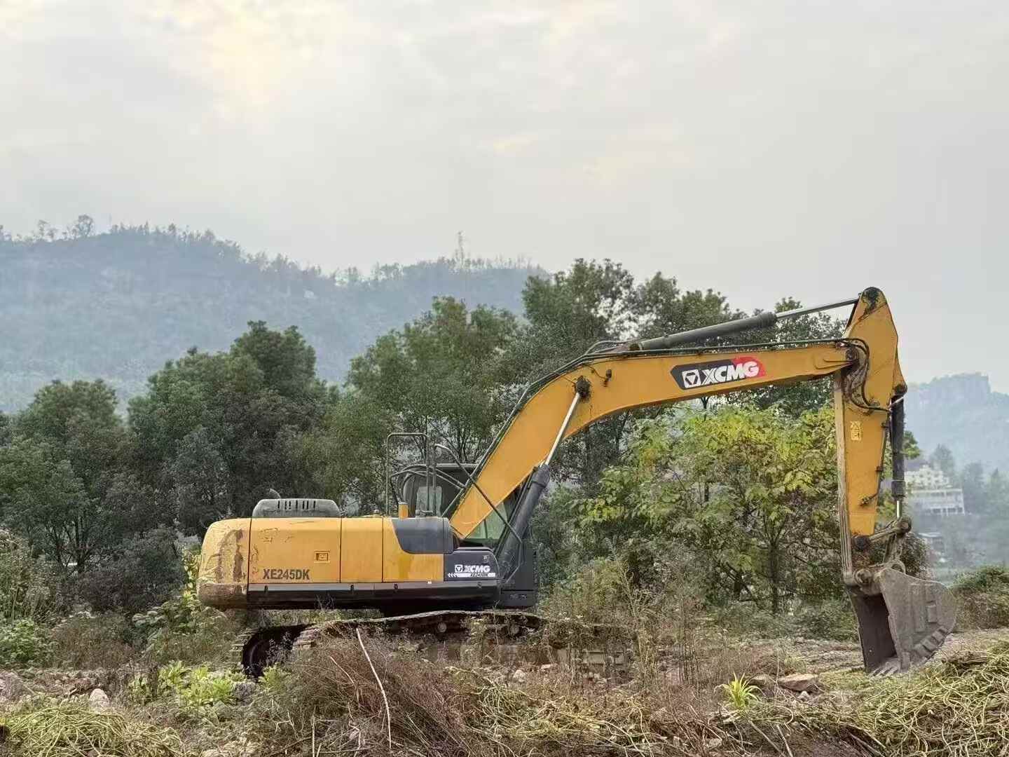 Buy XCMG XE245DK Used Excavator