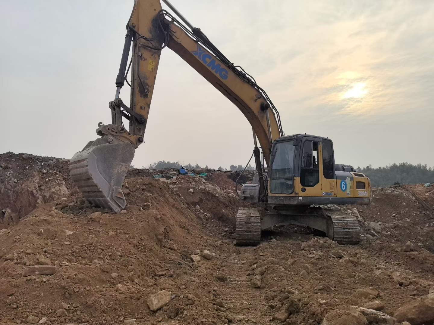 Used XCMG XE215 Excavator 2017 Model / 3