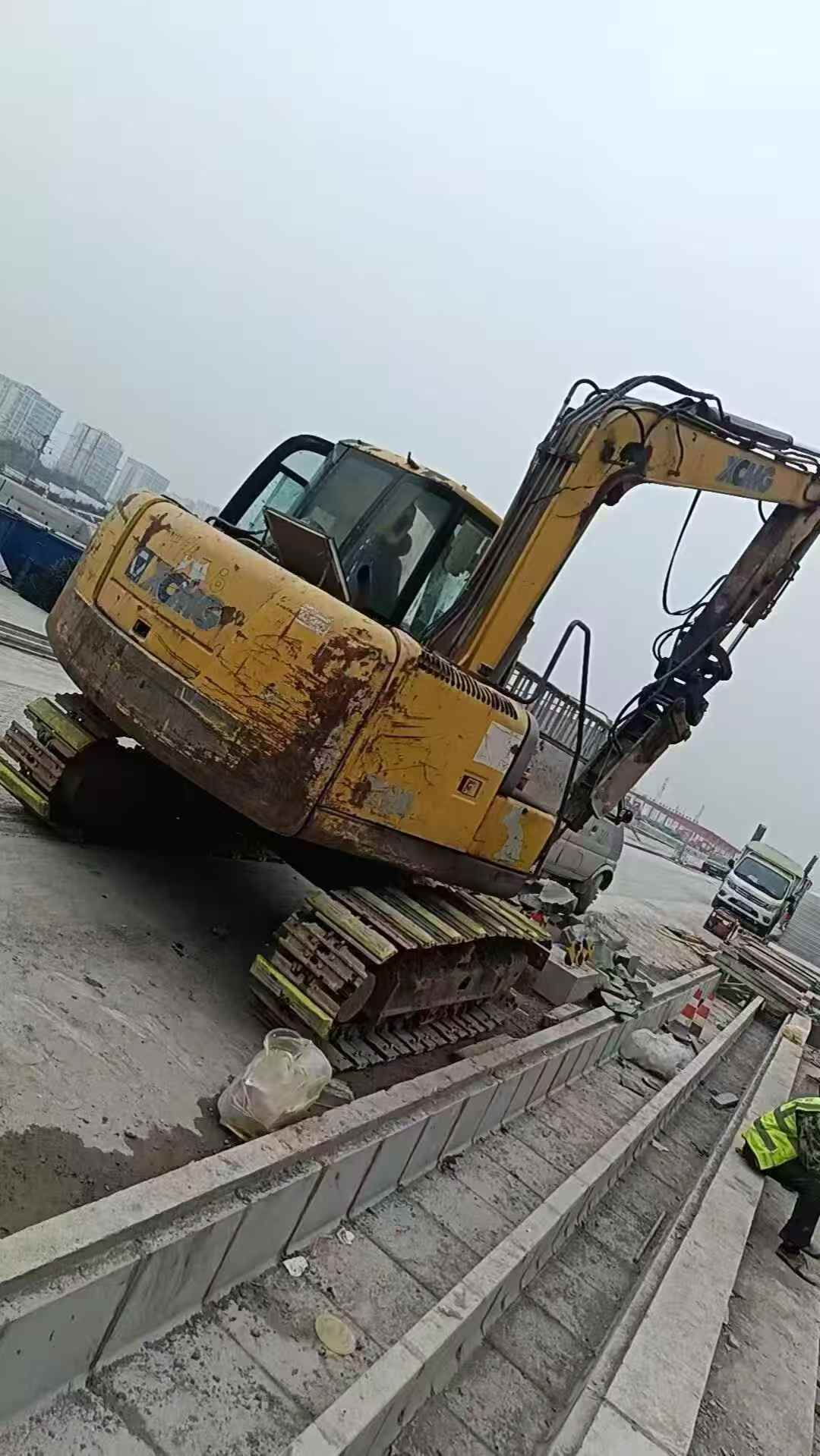 Buy XCMG XE85GF Used Excavator