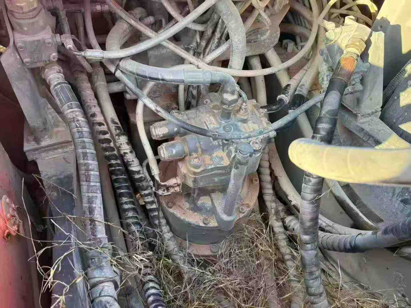 Used Hitachi ZX210LC-5G Excavator 2016 Model / 7