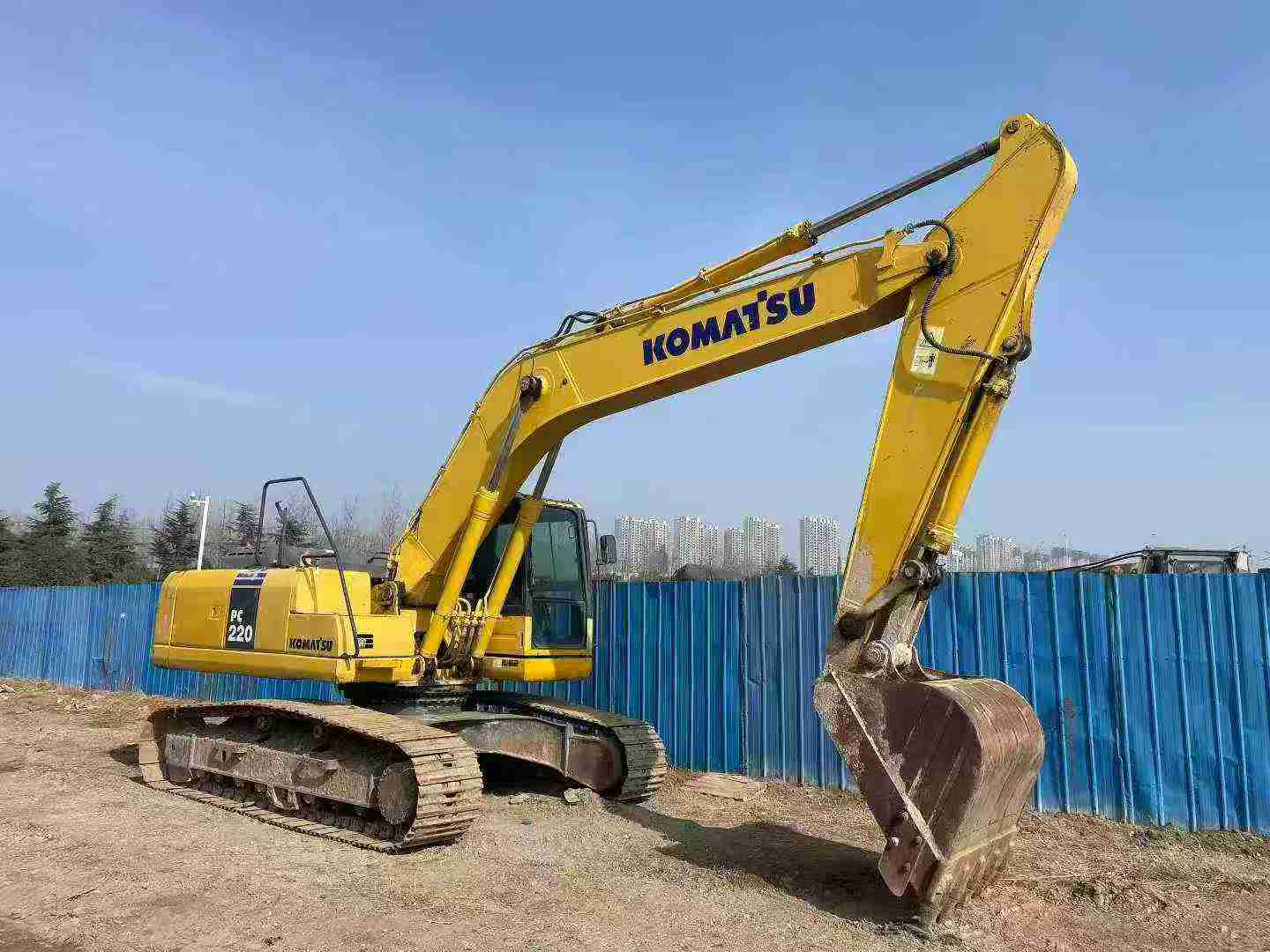 Buy Komatsu PC220-8M0 Used Excavator