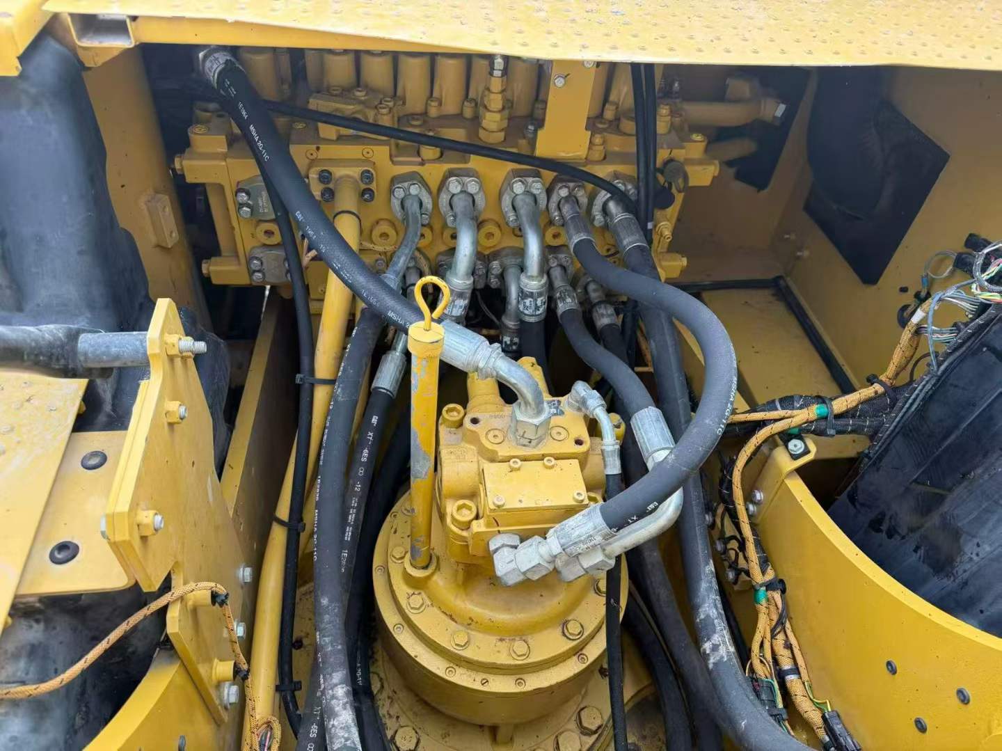 Used Caterpillar 323 Excavator 2020 Model / 5