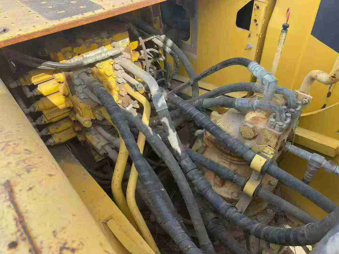 Used Komatsu PC220-8M0 Excavator 2015 Model / 2