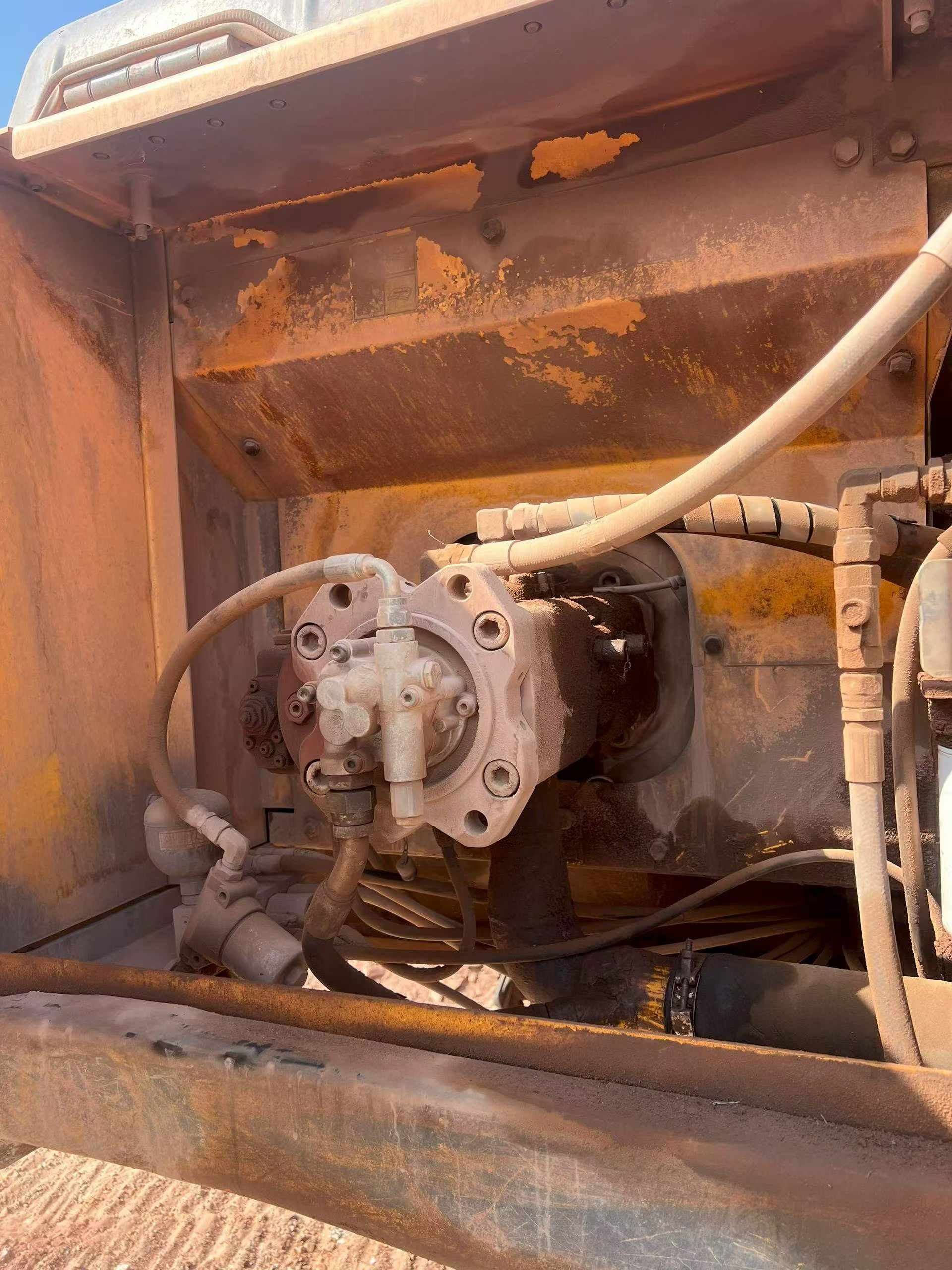 Used Hyundai R215-7 Excavator 2015 Model / 4