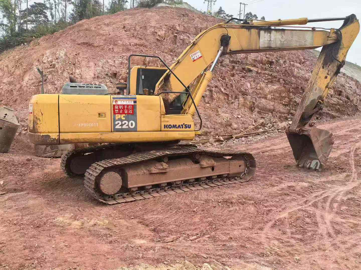 Buy Komatsu PC220-8M0 Used Excavator