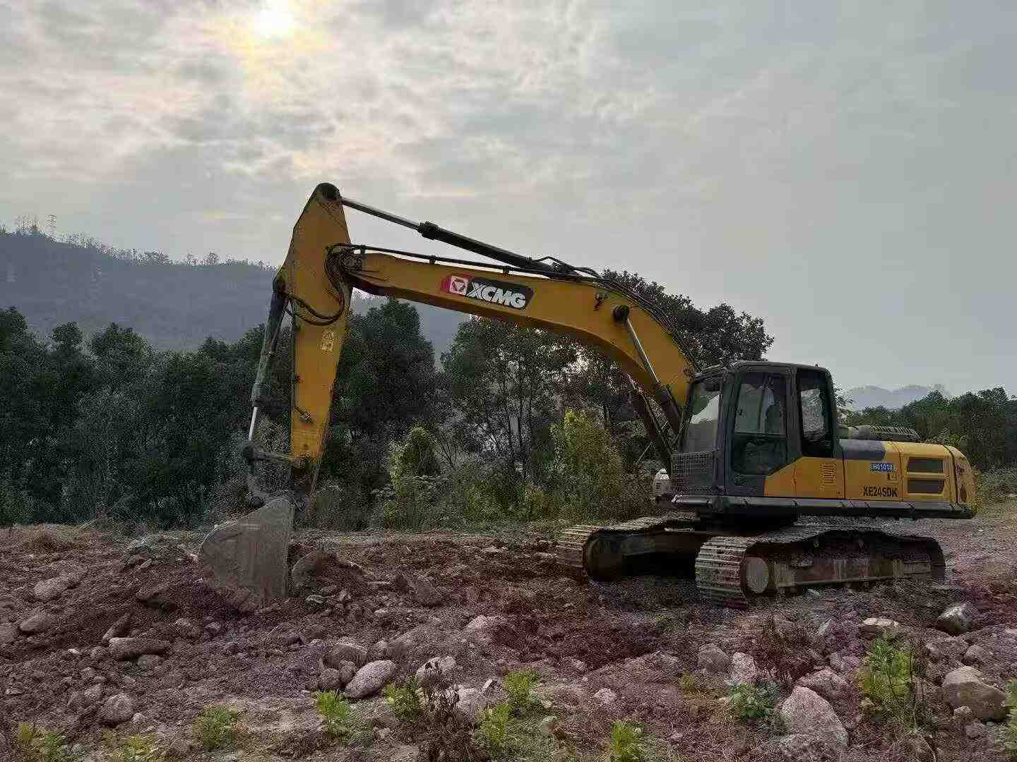 Buy XCMG XE245DK Used Excavator