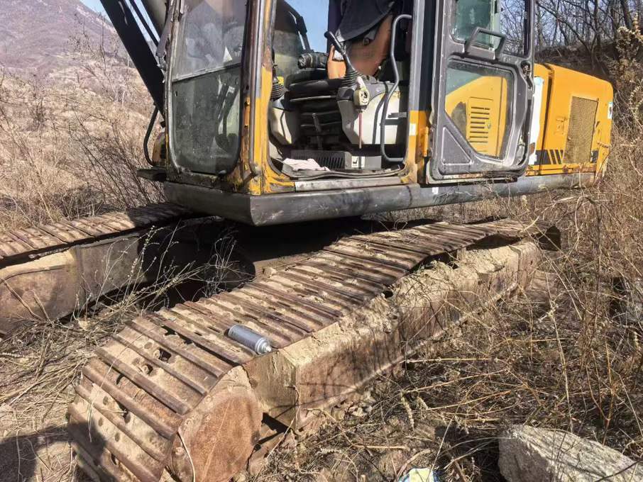 Used Sany SY215C-8S Excavator 2016 Model / 3