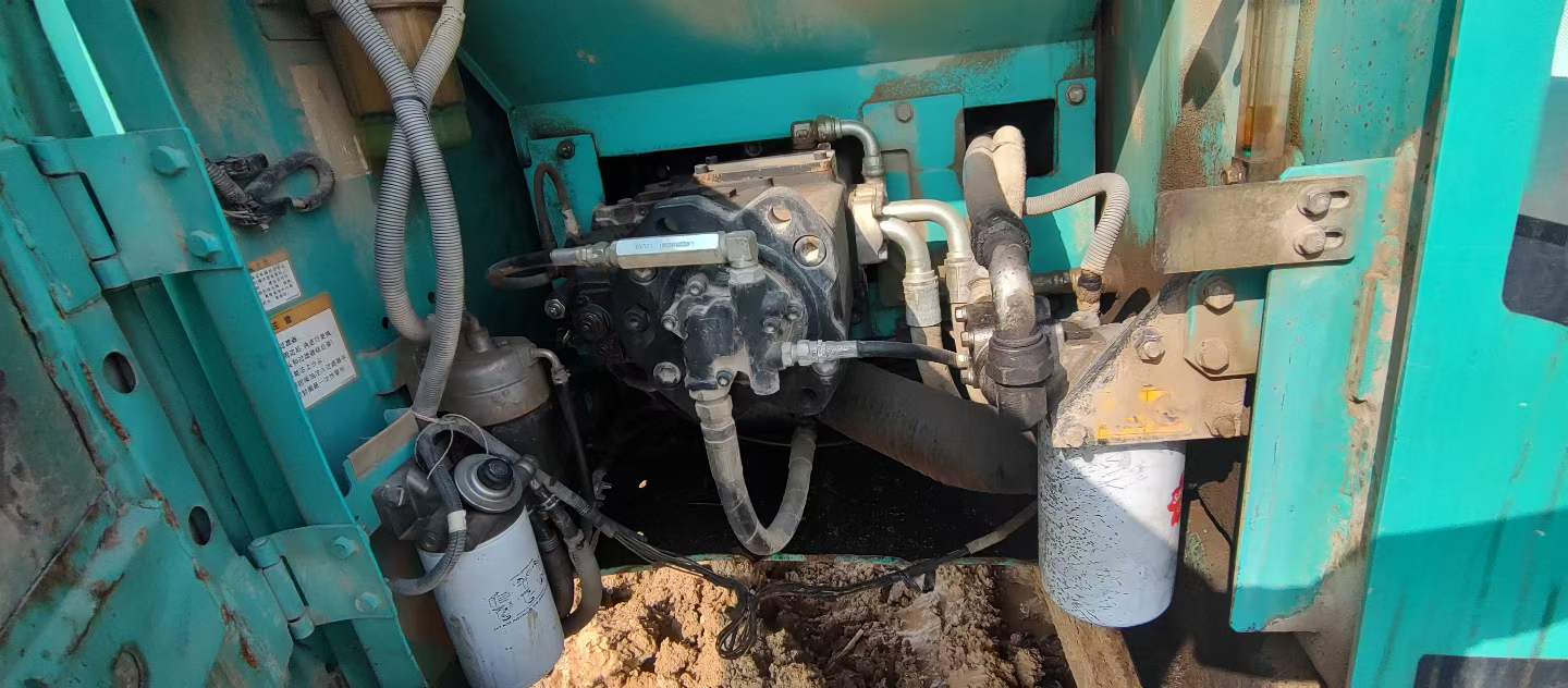 Used Kobelco SK200 Excavator 2011 Model / 6