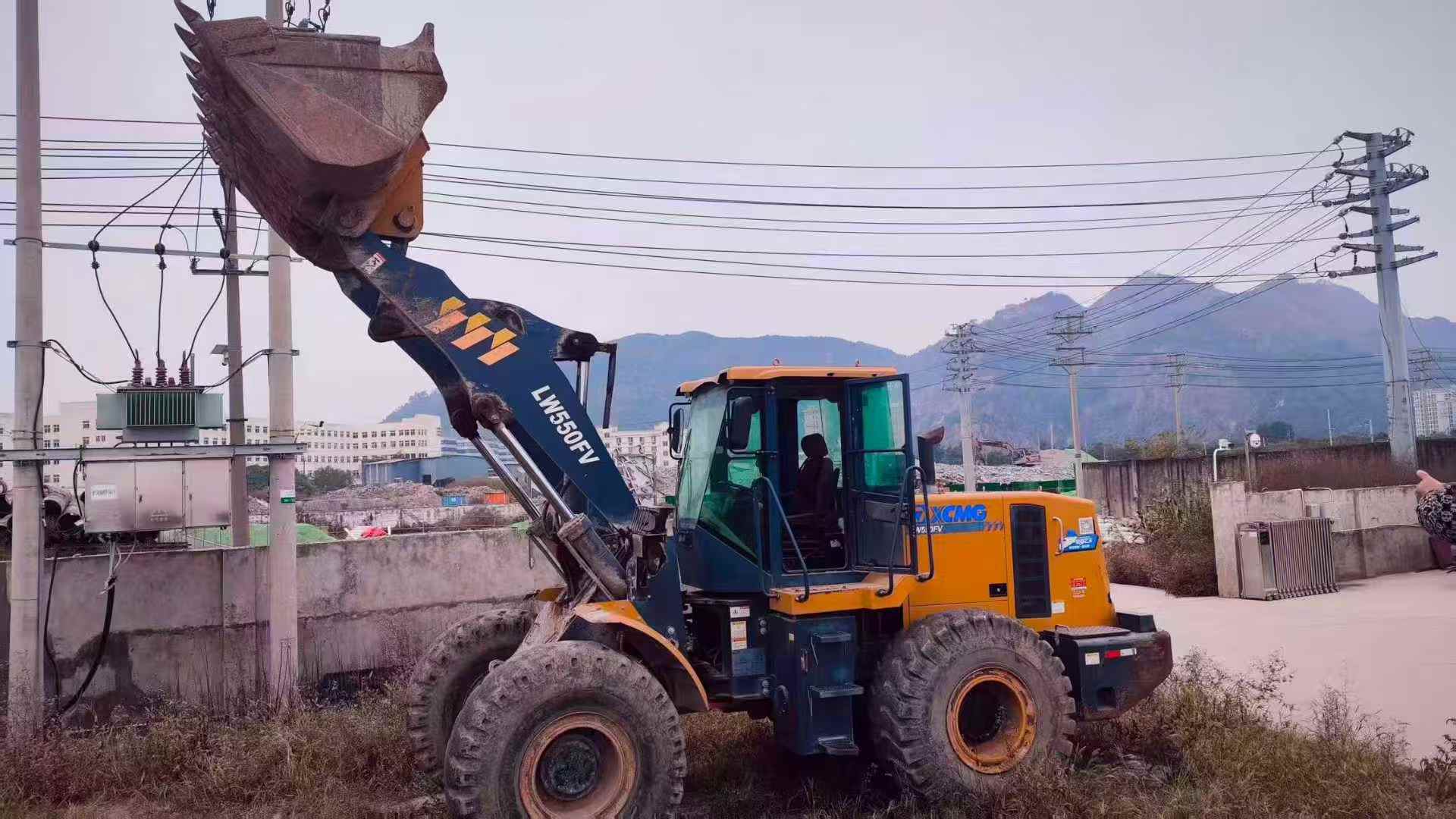 Buy XCMG ZL50G Used Excavator