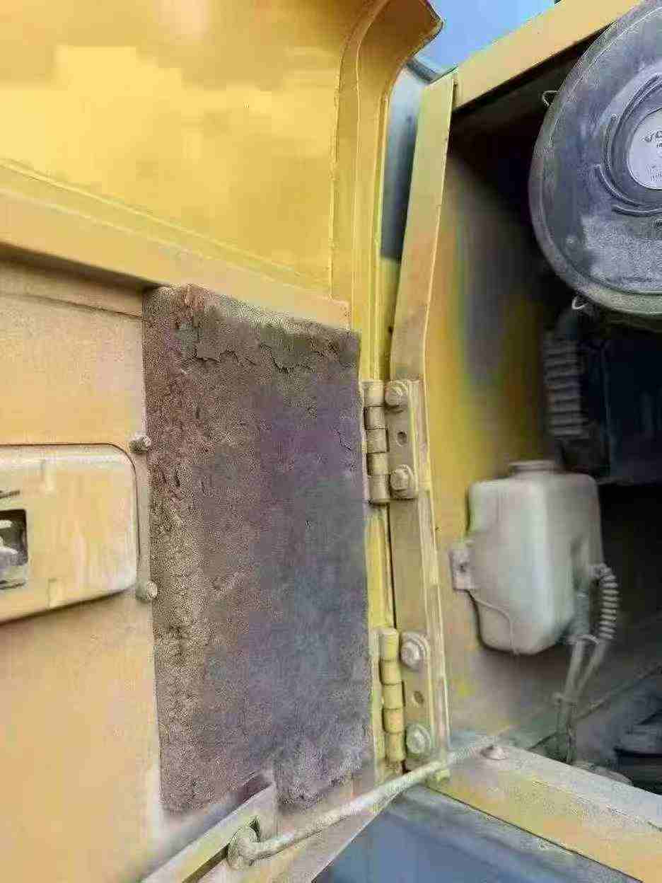 Used Volvo EW210C Excavator 2009 Model / 3