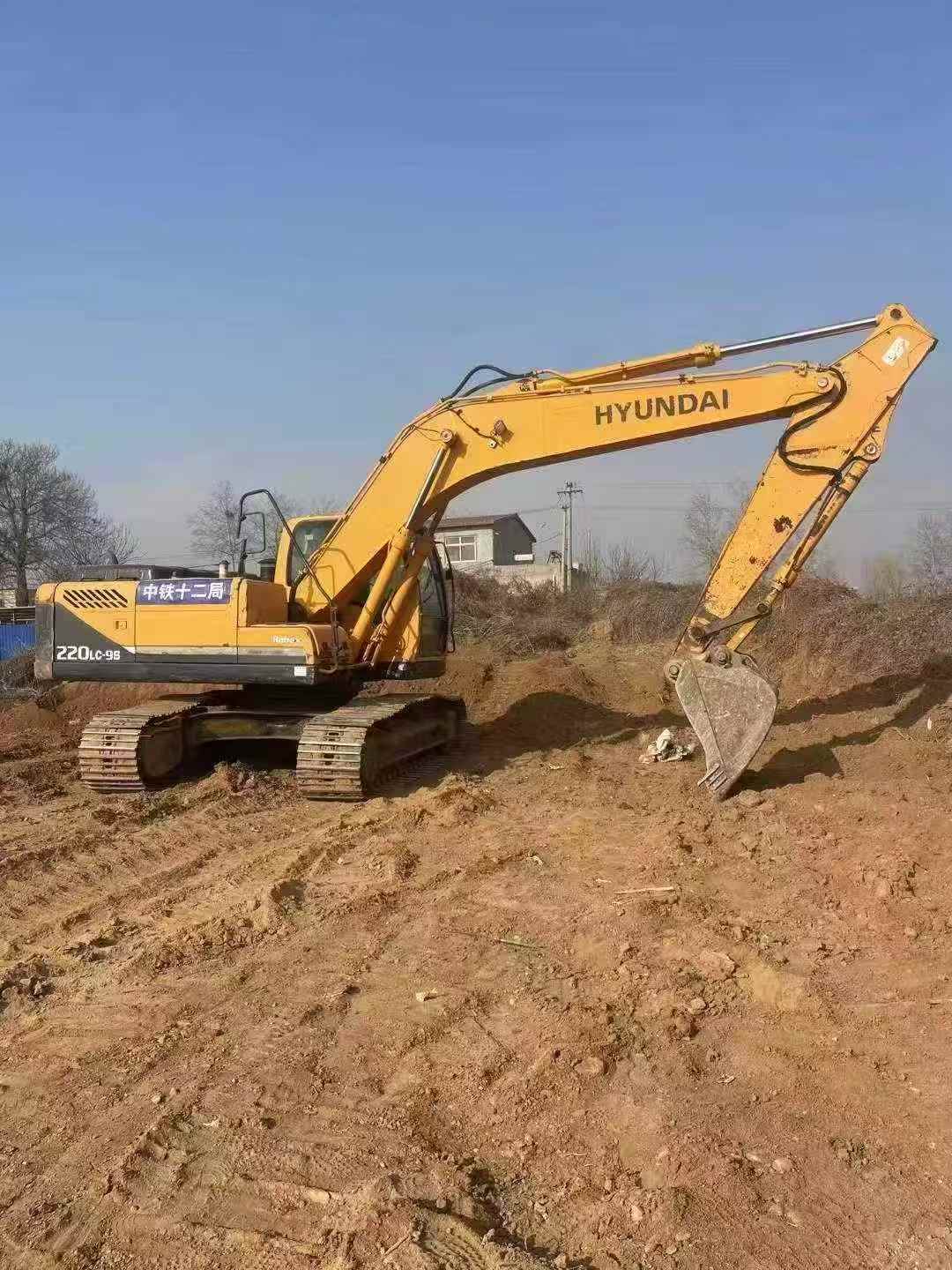 Used Hyundai 220LC Excavator 2016 Model / 4