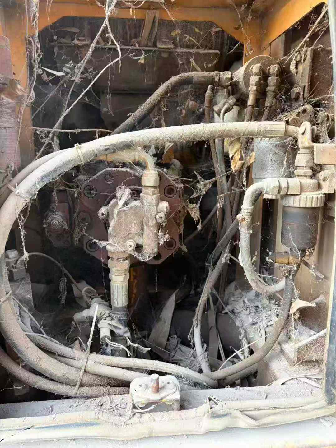 Used Hyundai R130-5 Excavator 2016 Model / 4