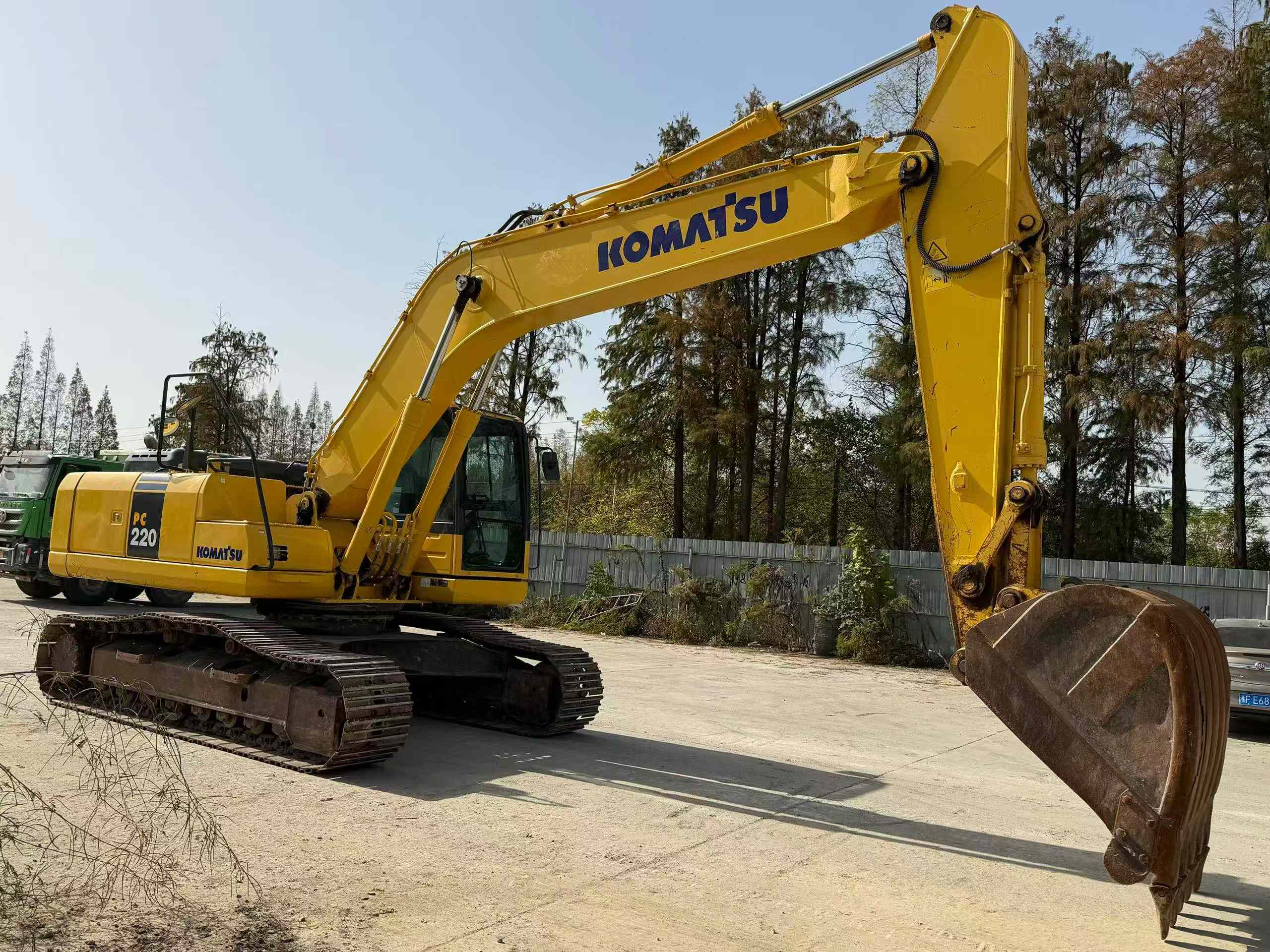 Buy Komatsu PC220-8M0 Used Excavator