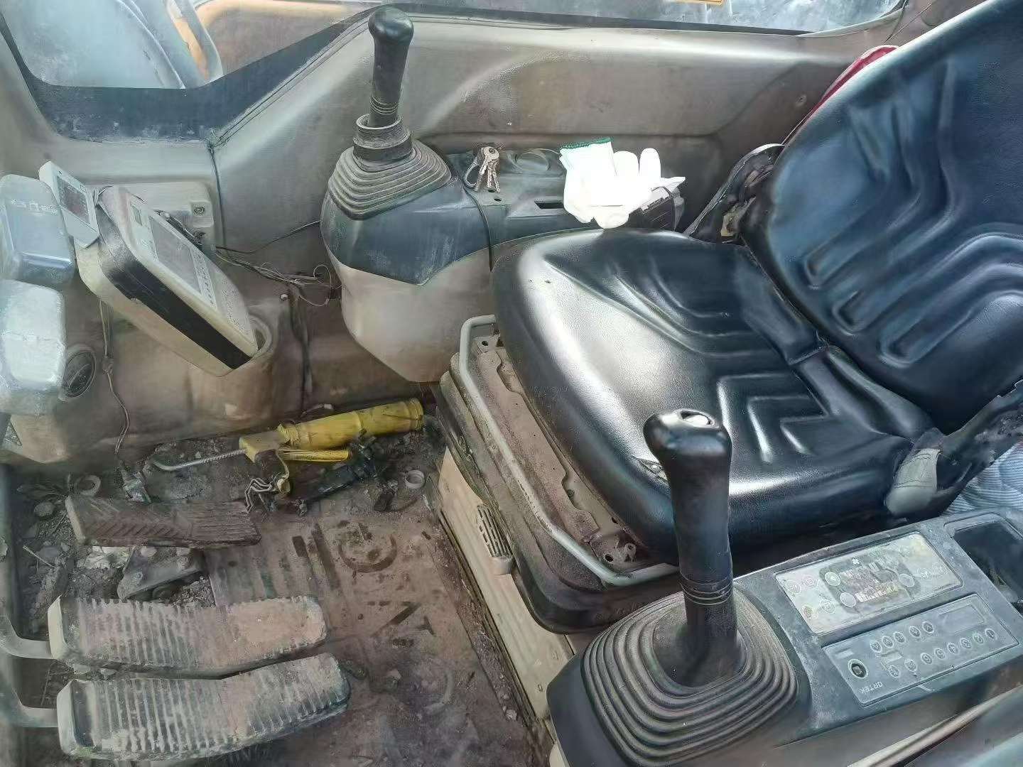 Used XCMG XE230 Excavator 2010 Model / 4