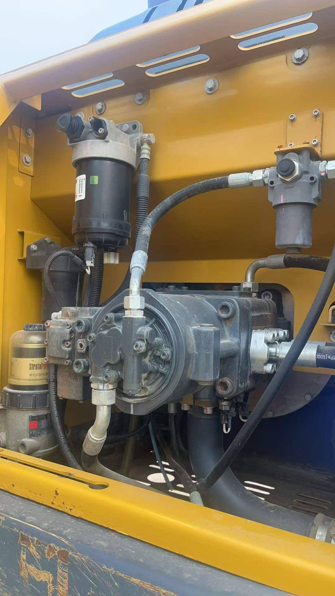 Used XCMG XE215DA Excavator 2021 Model / 6