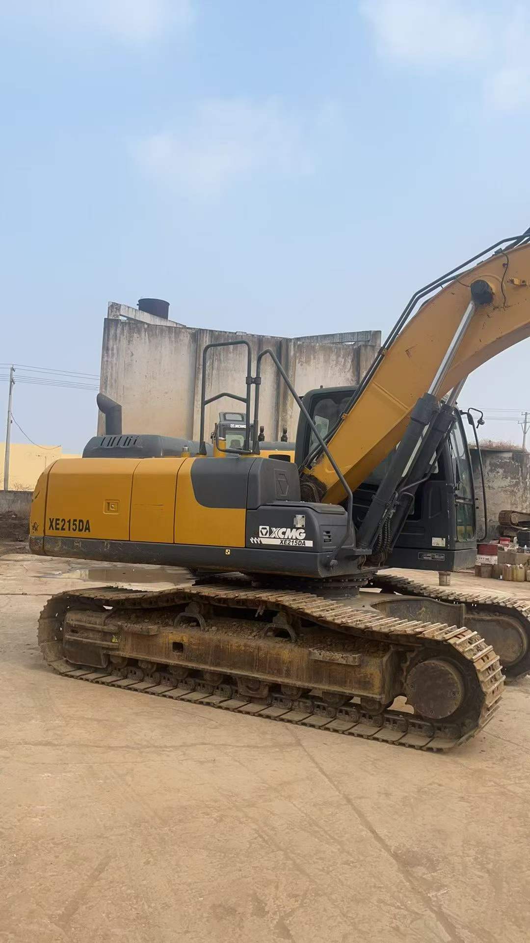 Buy XCMG XE215DA Used Excavator