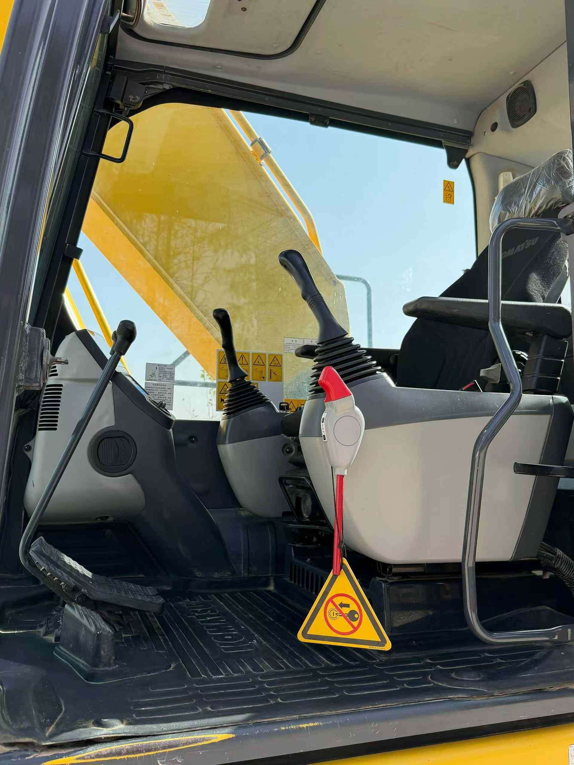 Used Komatsu PC220-8M0 Excavator 2020 Model / 3