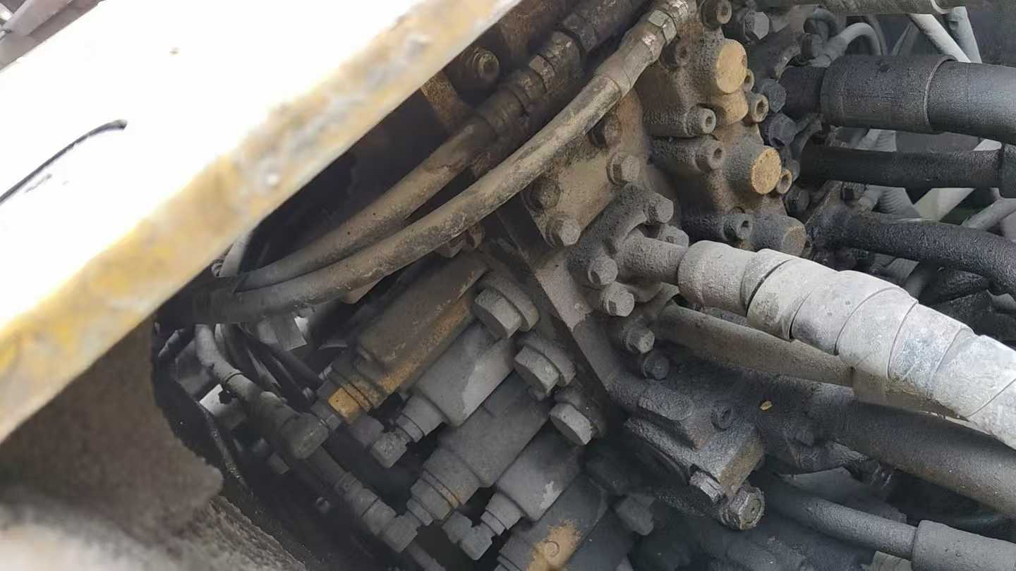 Used Komatsu PC220-8 Excavator 2022 Model / 4