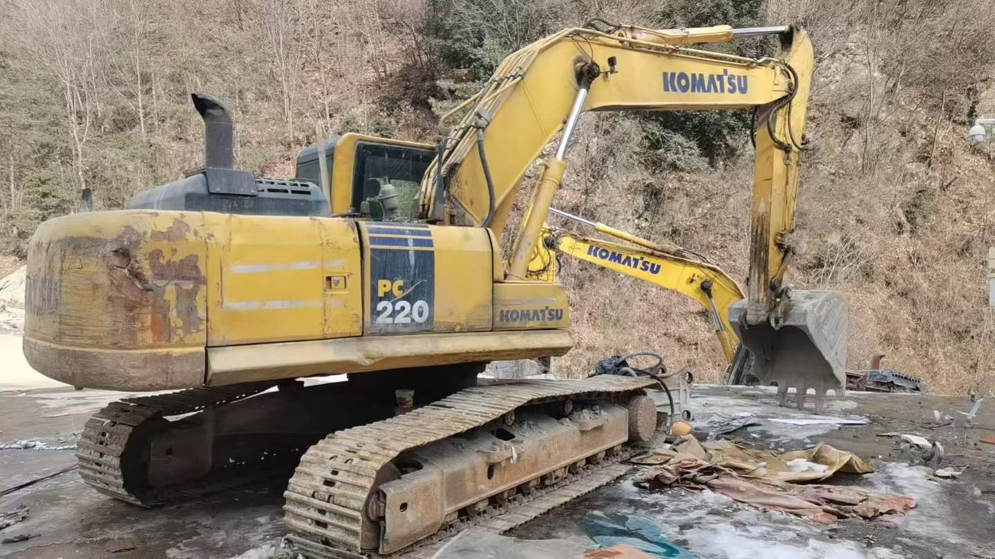Buy Komatsu PC220-8 Used Excavator