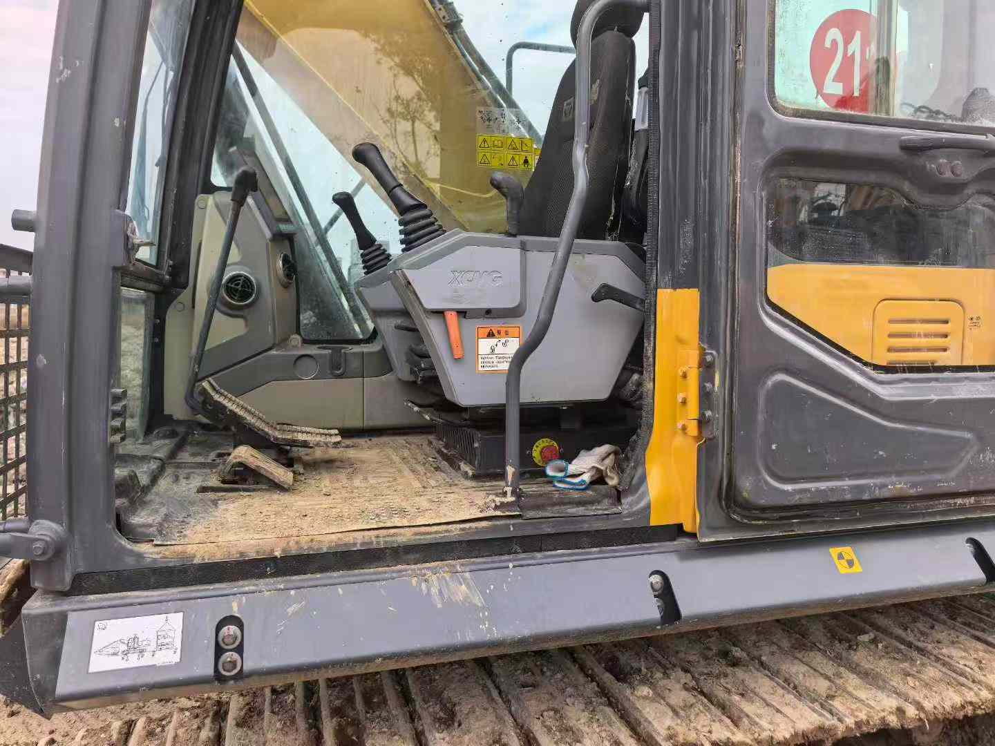 Used XCMG XE245GH Excavator 2021 Model / 6