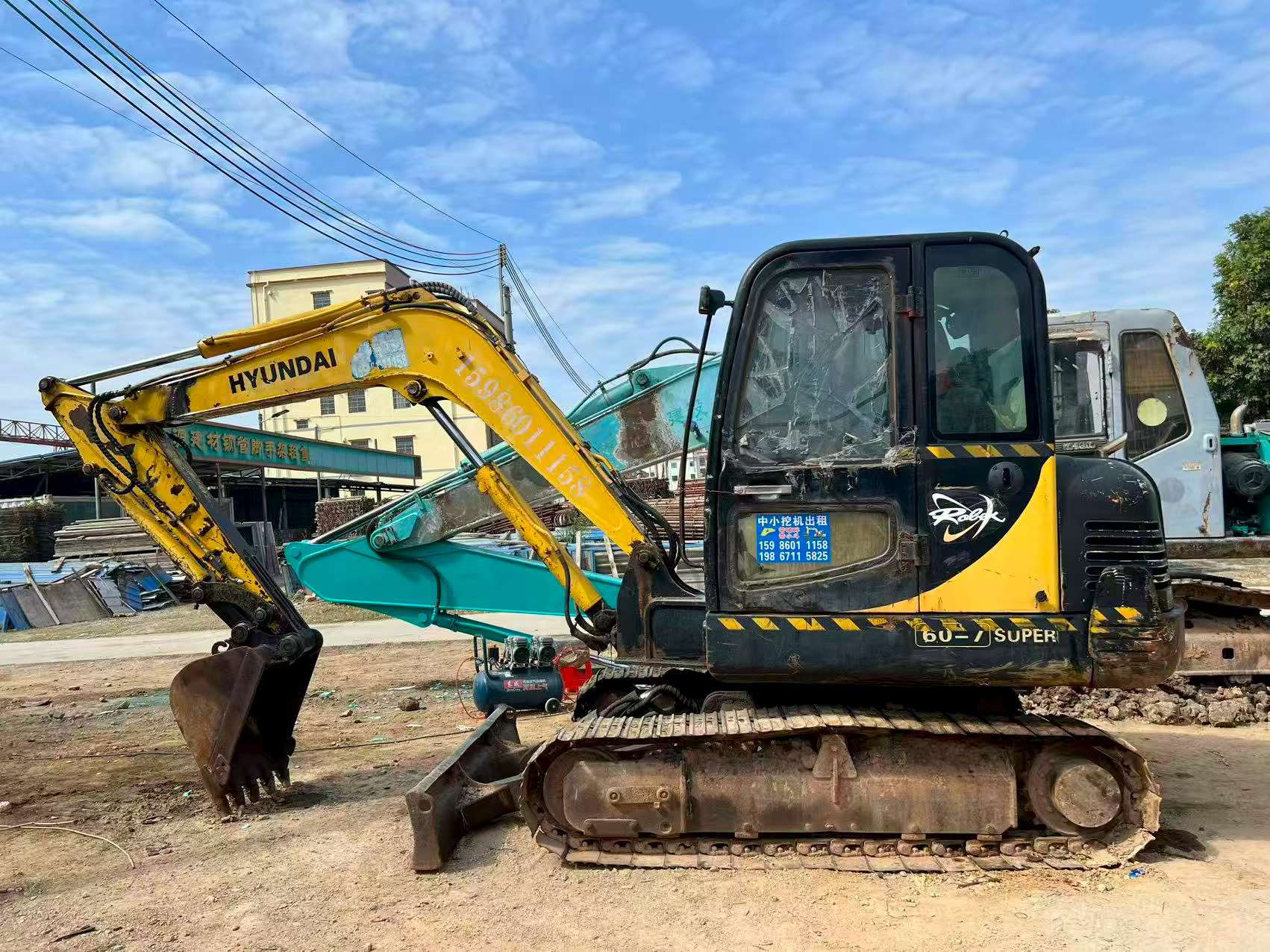 Used Hyundai R55-7 Excavator 2016 Model / 4