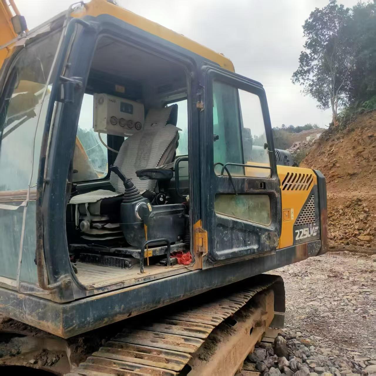 Used Hyundai R225LVS Excavator 2019 Model / 2