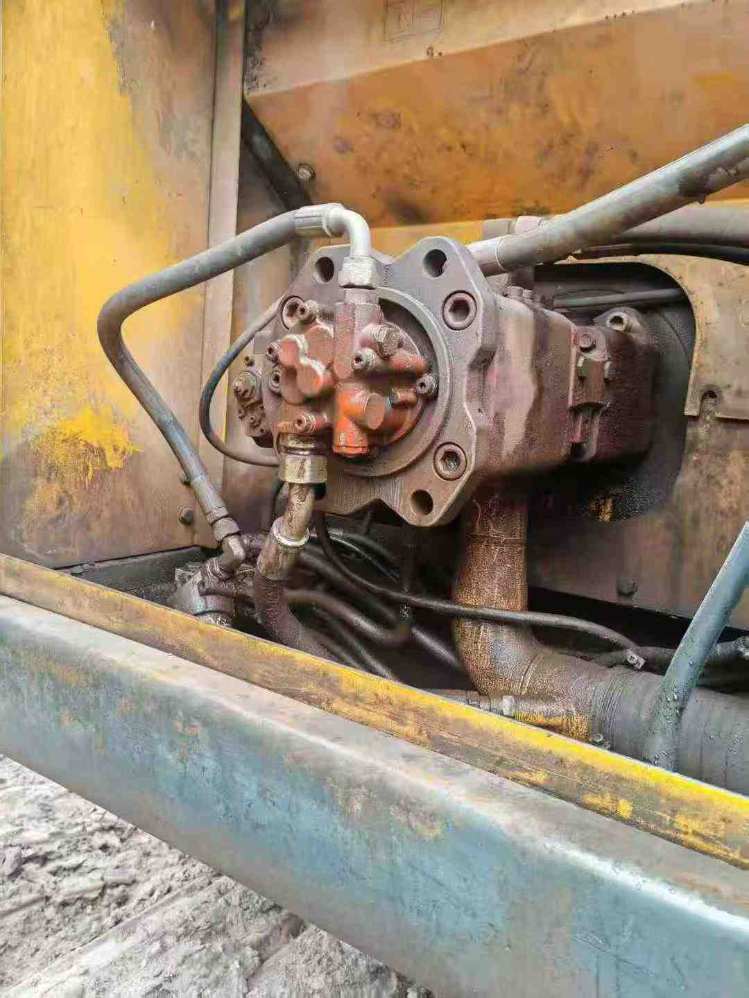 Used Hyundai R225LVS Excavator 2016 Model / 2