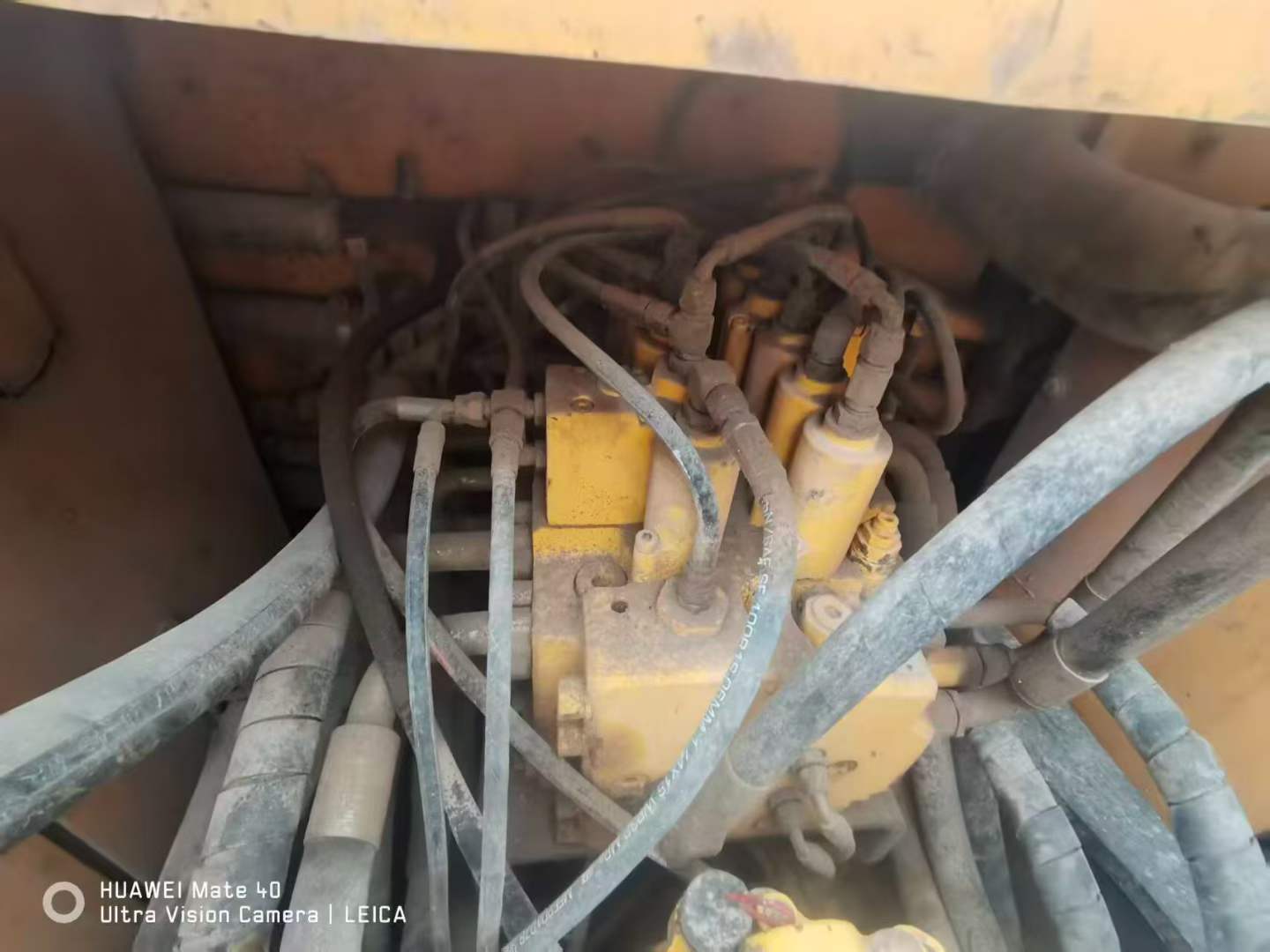 Used Hyundai R215VS Excavator 2018 Model / 3