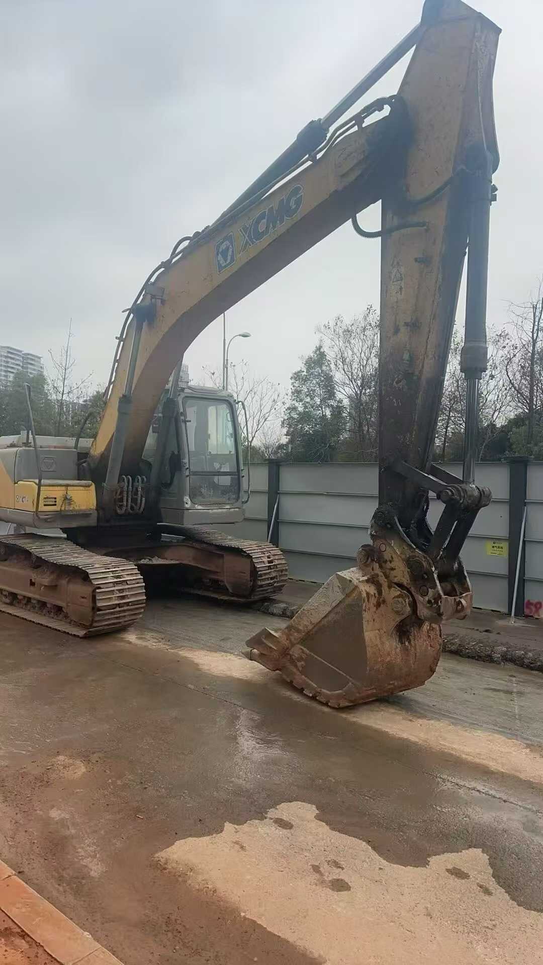 Used XCMG XE215 Excavator 2014 Model / 8