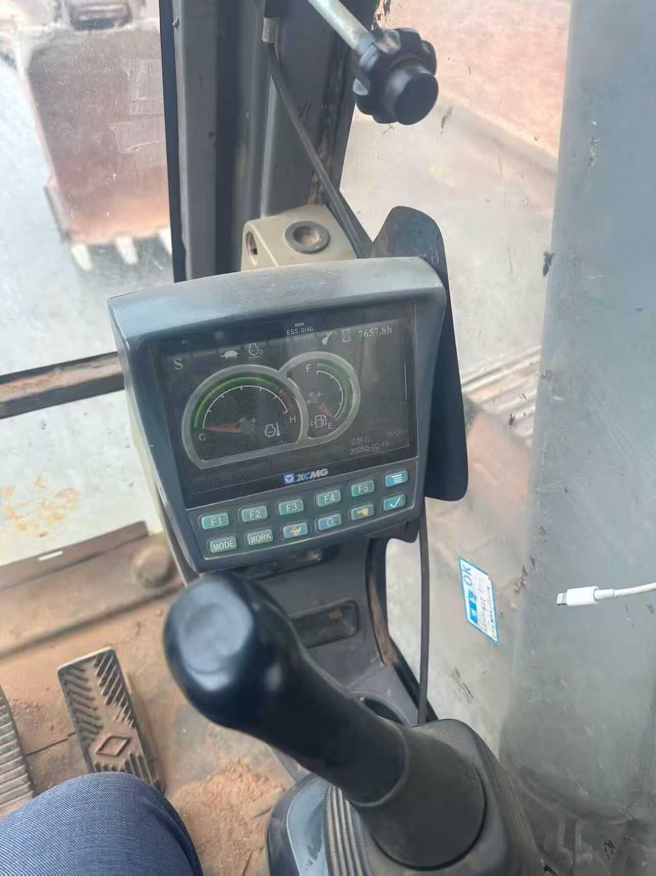 Used XCMG XE215 Excavator 2014 Model / 6