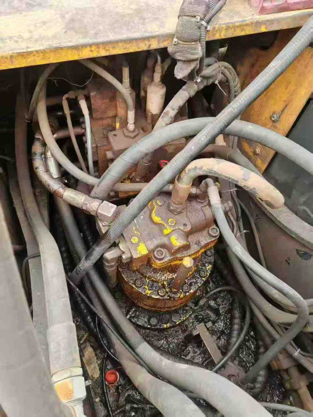 Used Hyundai R225LVS Excavator 2016 Model / 3