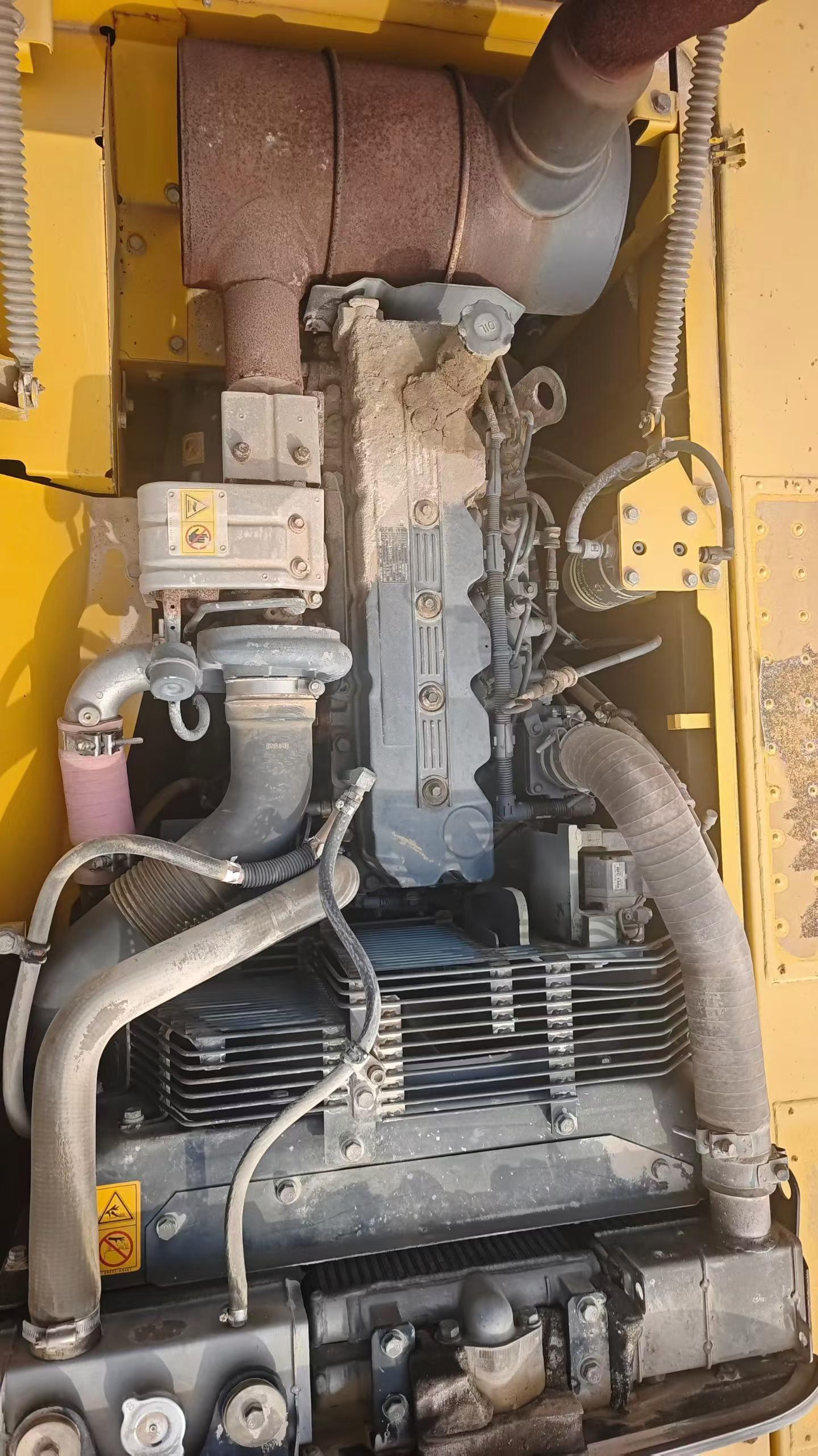 Used Komatsu PC220 Excavator 2013 Model / 5