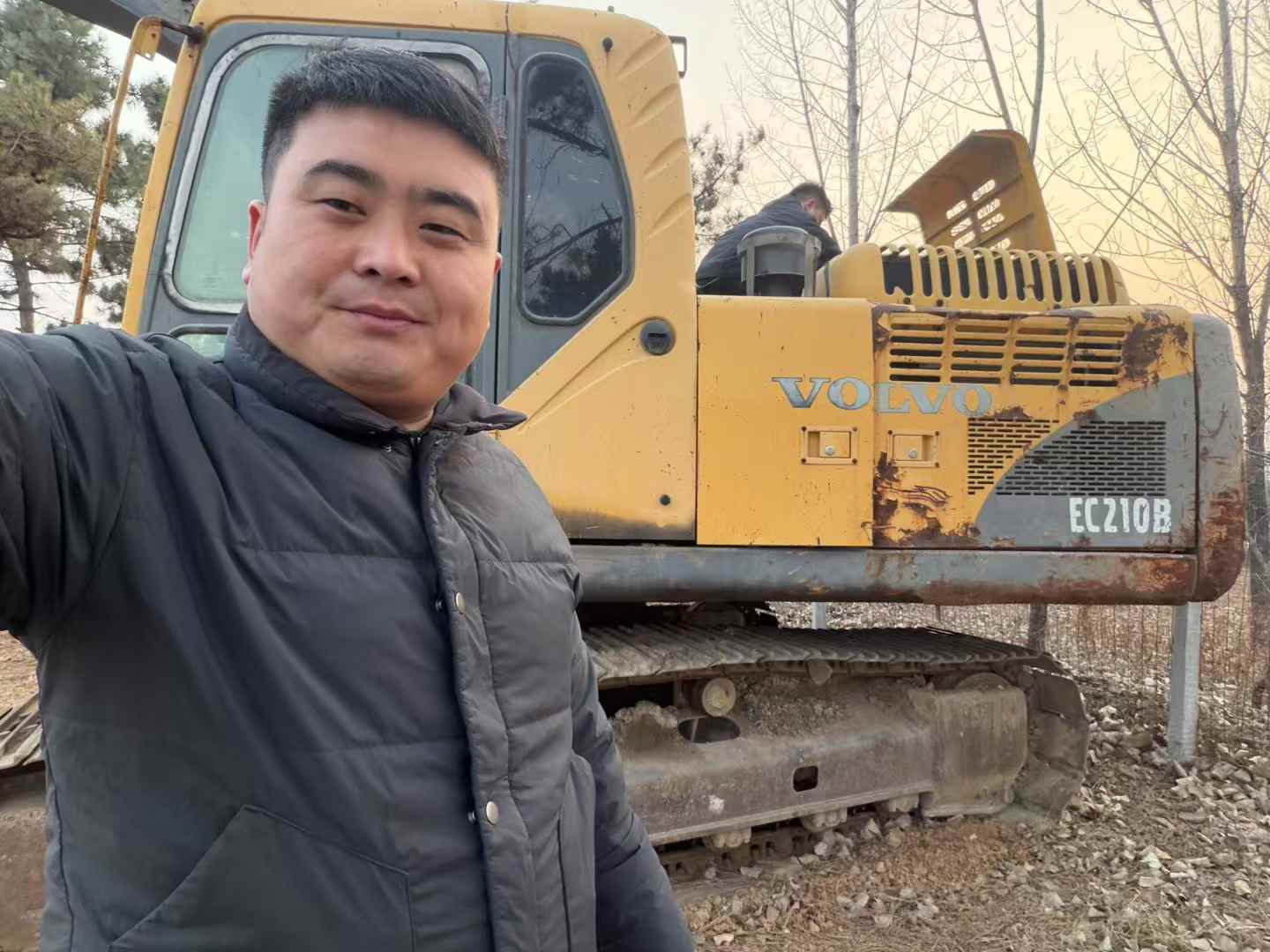 Used Volvo EW210C Excavator 2011 Model / 6