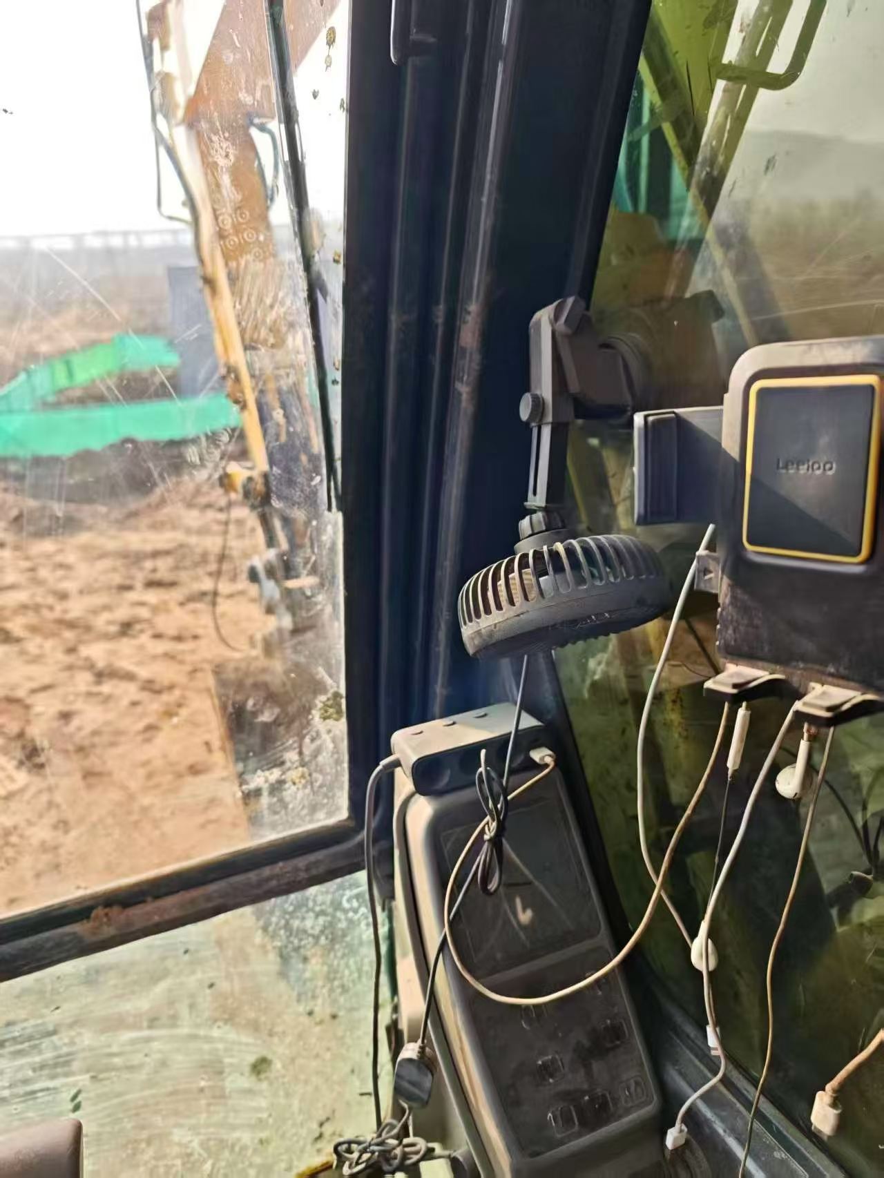 Compre Escavadeira Hyundai R80WM/WH Usada / 4