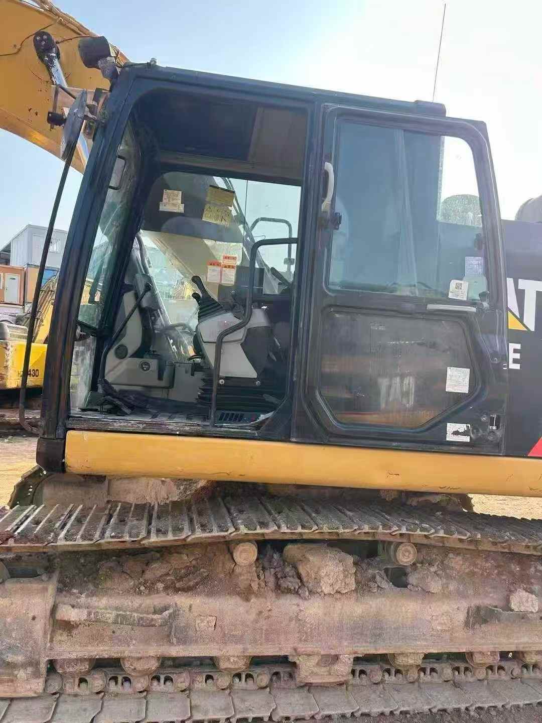 Used Caterpillar 320E Excavator 2016 Model / 4