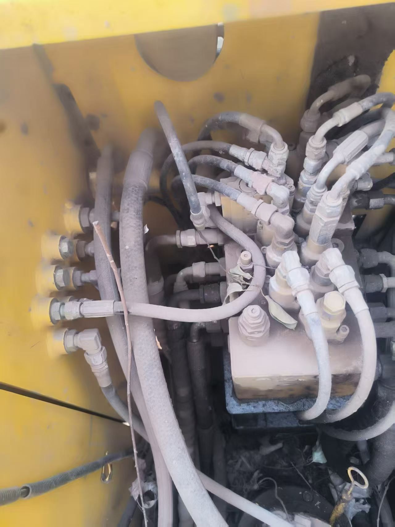 Compre Escavadeira Hyundai R80WM/WH Usada / 8