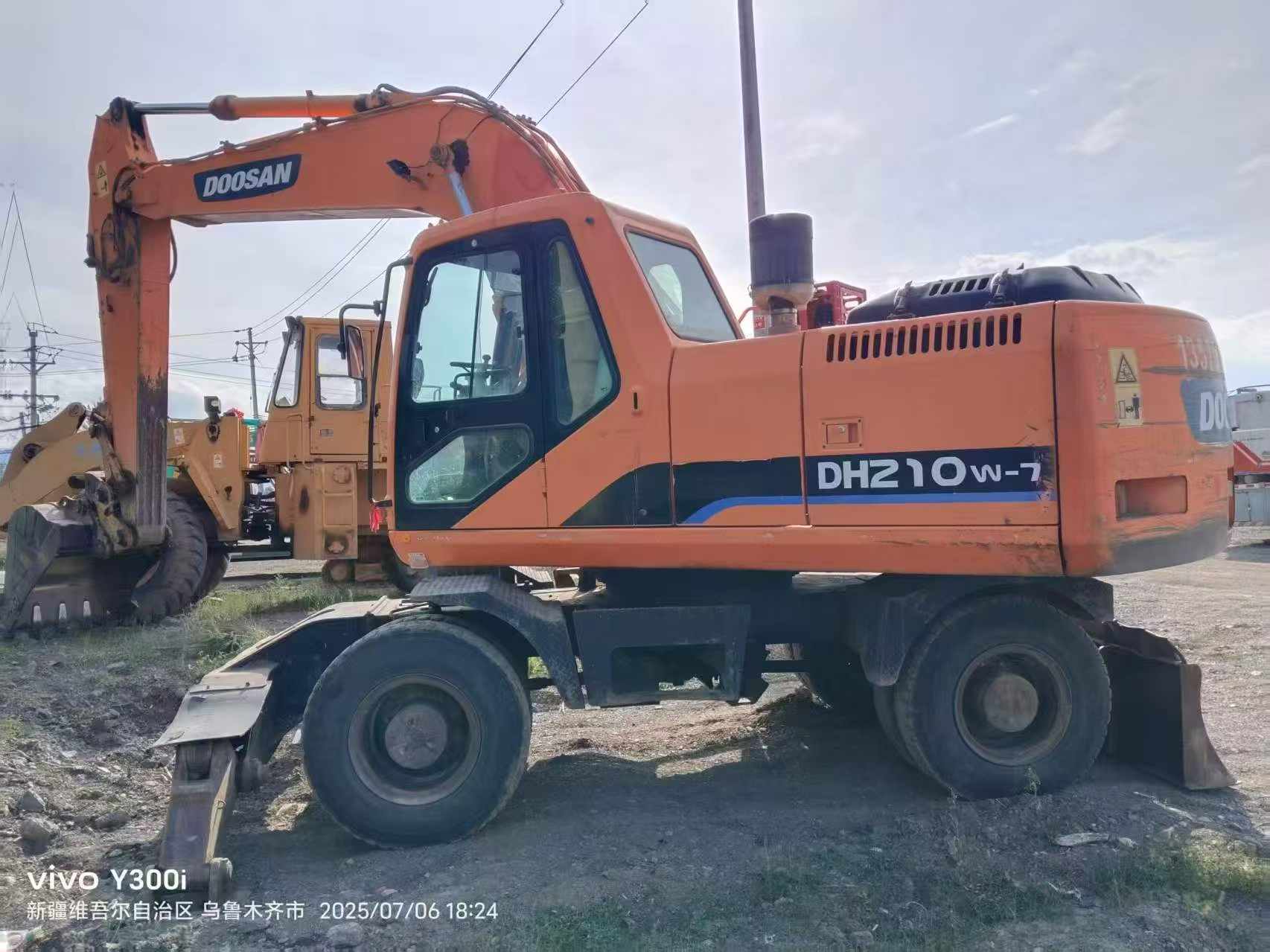 Buy Doosan S210WV Used Excavator